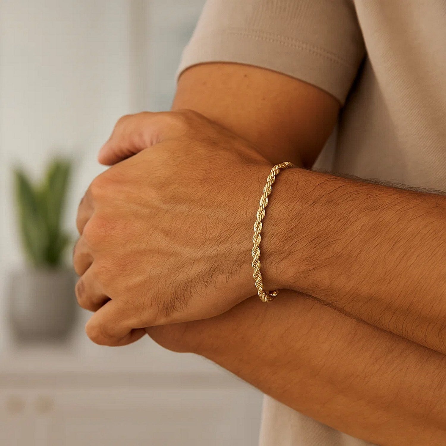 Elegant 10k yellow gold lite rope bracelet featuring a refined chain design, perfect for sophisticated occasions.