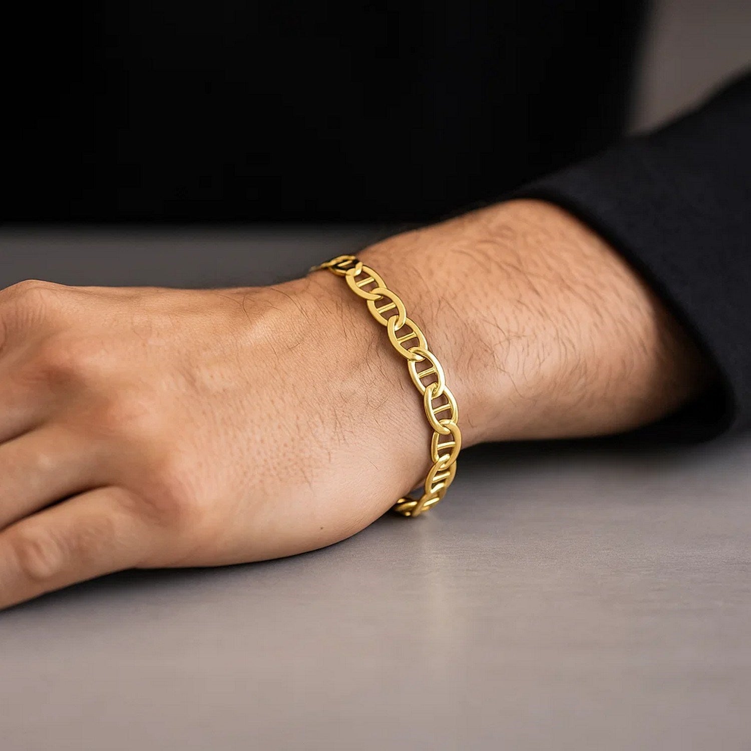 14k yellow gold mariner link bracelet with modern design, featuring elegant interlocking links for a luxurious look.