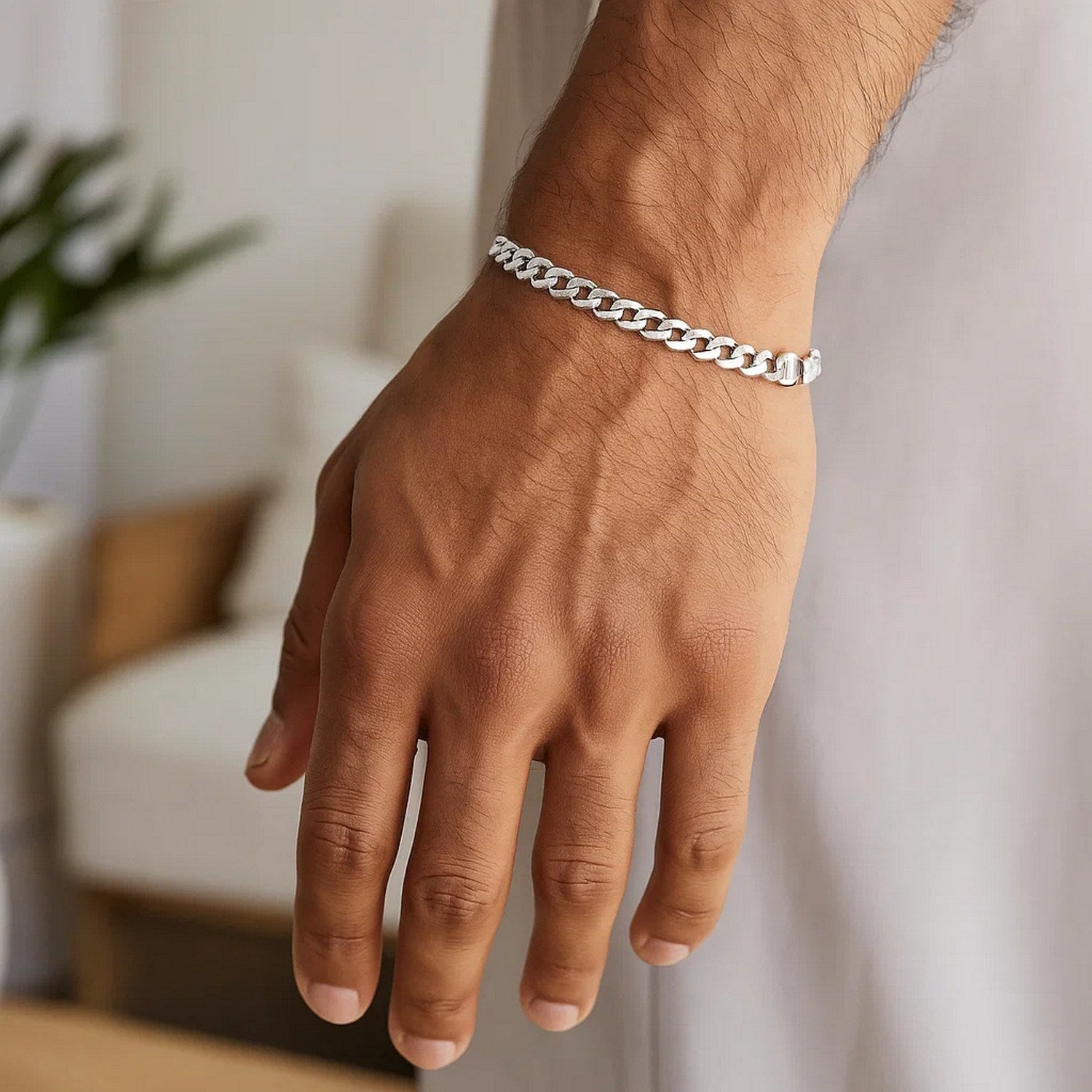 14k white gold solid curb bracelet featuring a modern design with a sleek chain and polished finish.