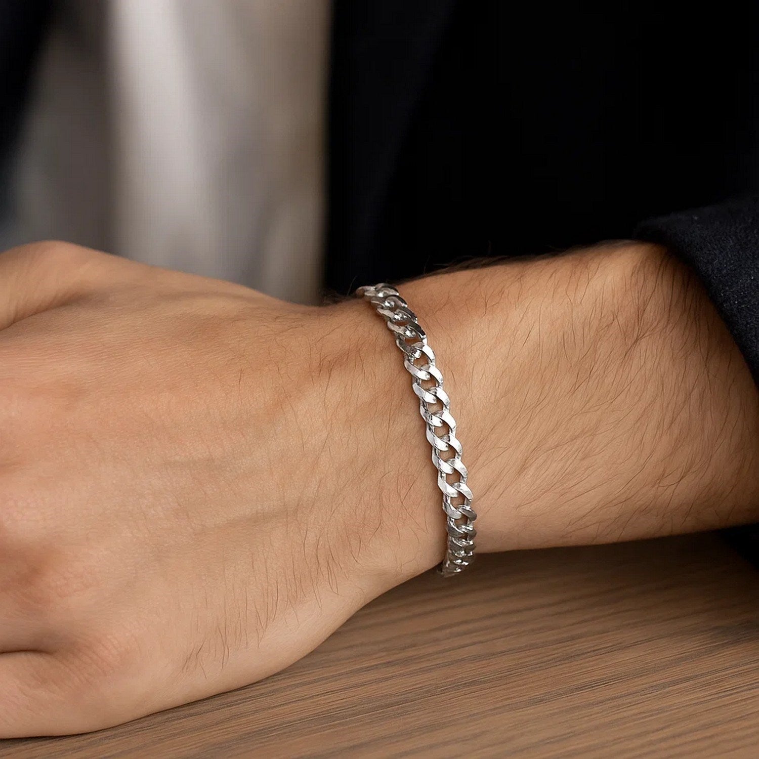 14k white gold solid curb bracelet featuring a modern chain design, 5.70 mm width, perfect for luxury styling.