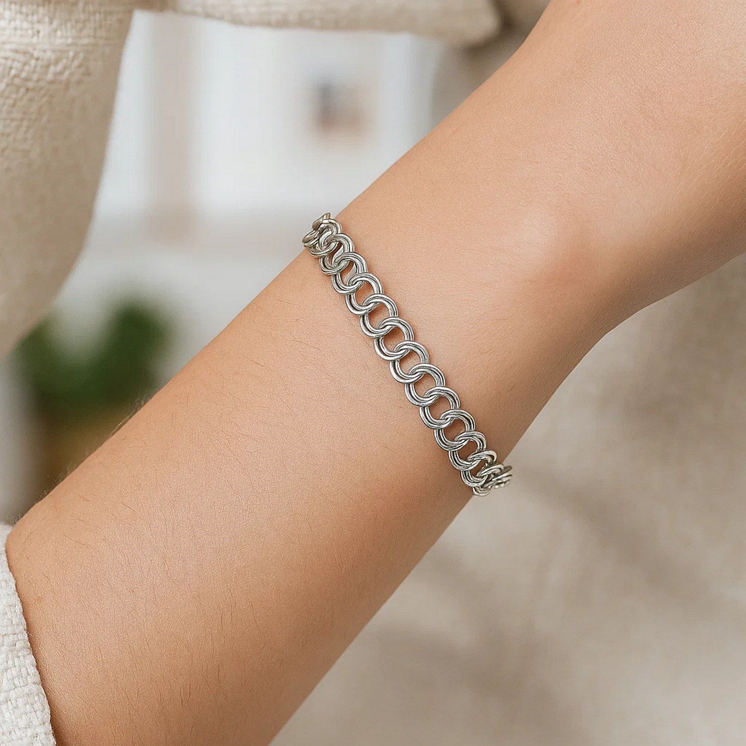 Elegant 14k white gold double link charm bracelet featuring a refined round design, perfect for luxurious styling.