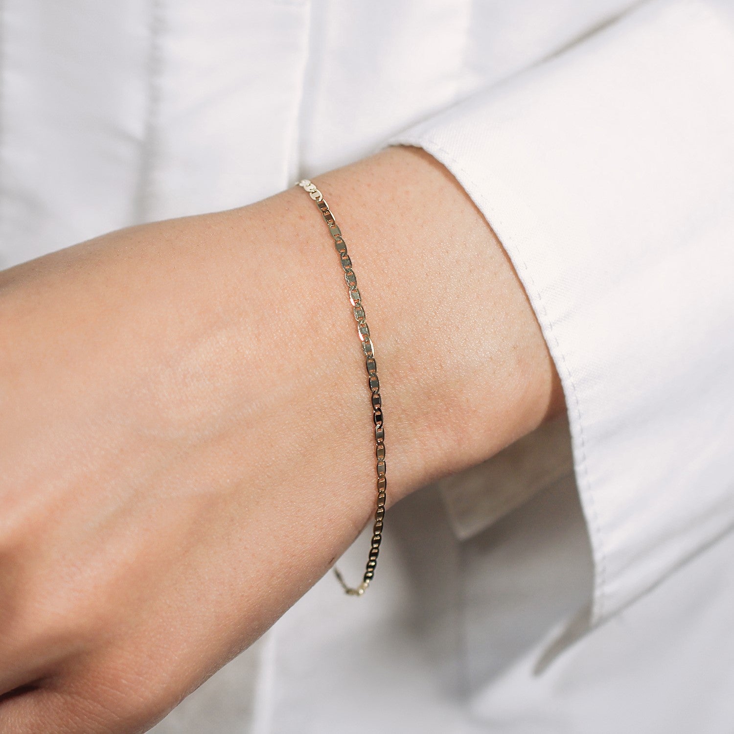 10k yellow gold mariner link bracelet featuring modern chain design, perfect for elegant layering or standalone wear.