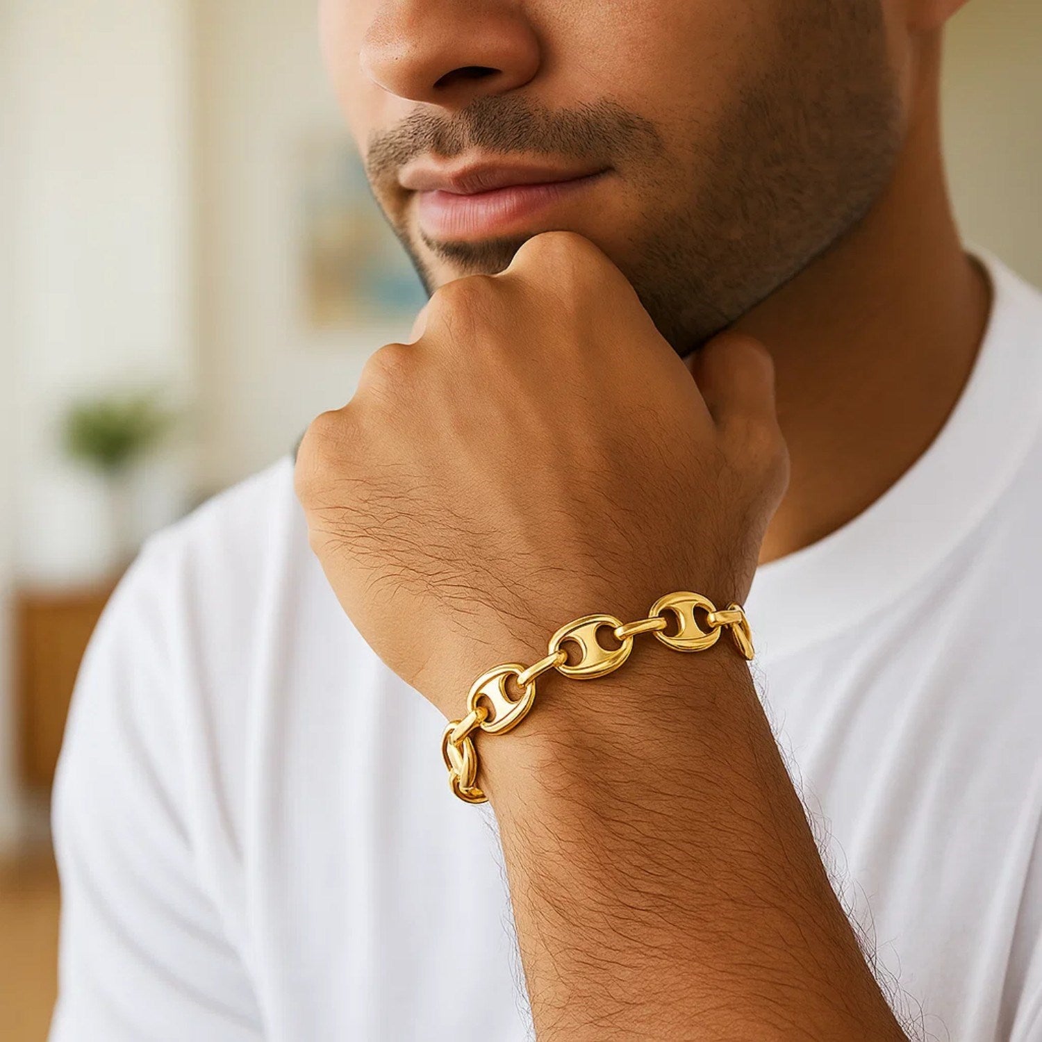 14k yellow gold puffed mariner link bracelet, elegantly designed with a luxurious shine and 11.00 mm width.