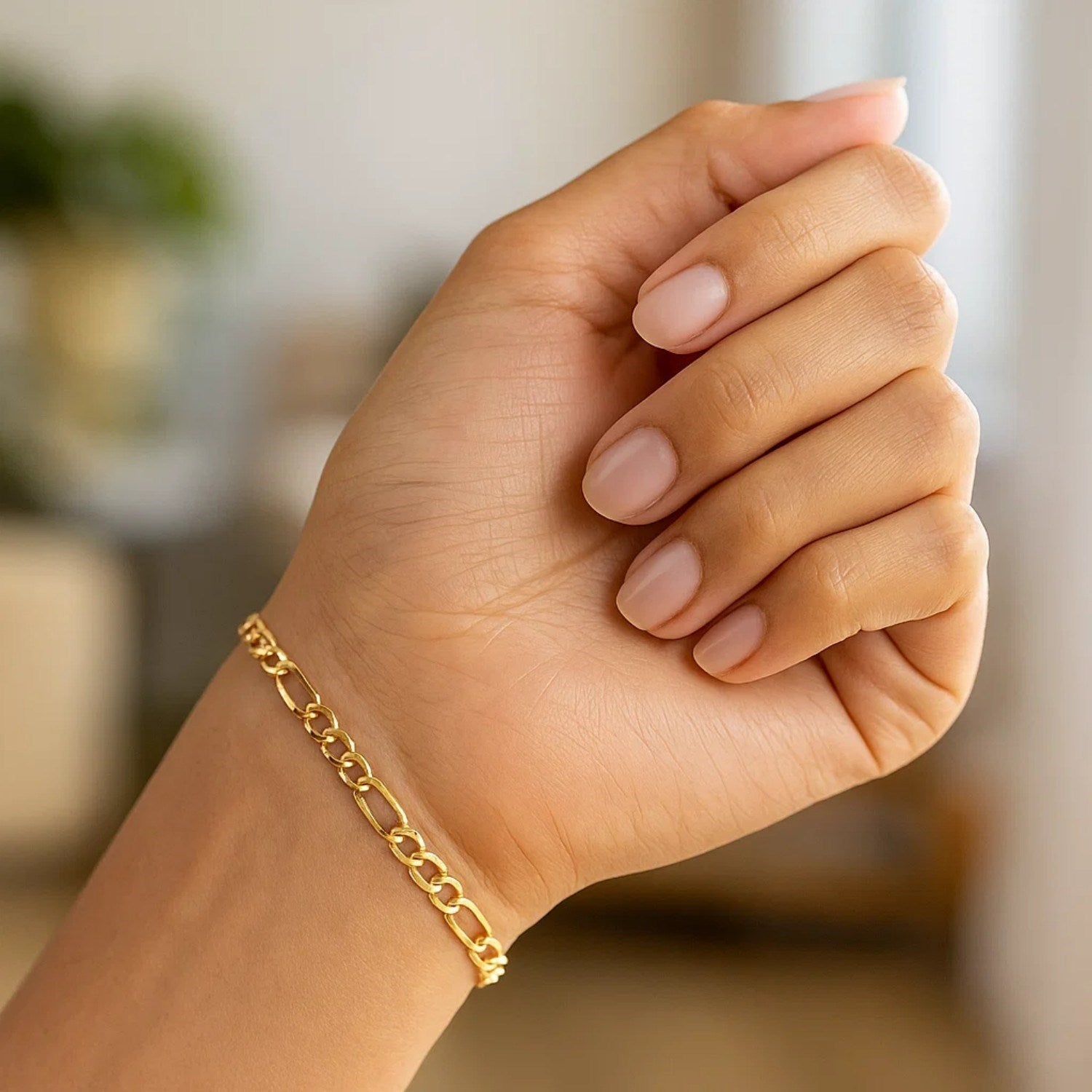 10k yellow gold Lite Figaro bracelet featuring a modern design and luxurious 14k gold craftsmanship.
