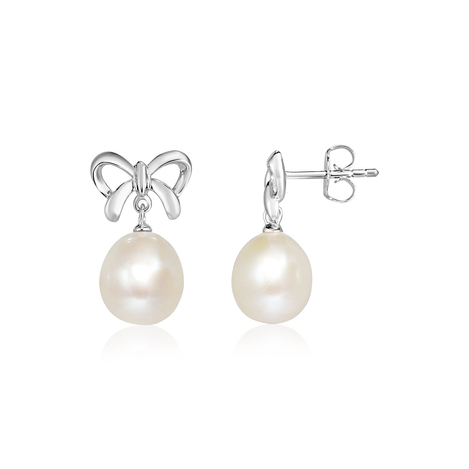 Sterling silver polished drop earrings featuring lustrous pearls, embodying modern elegance and timeless luxury.