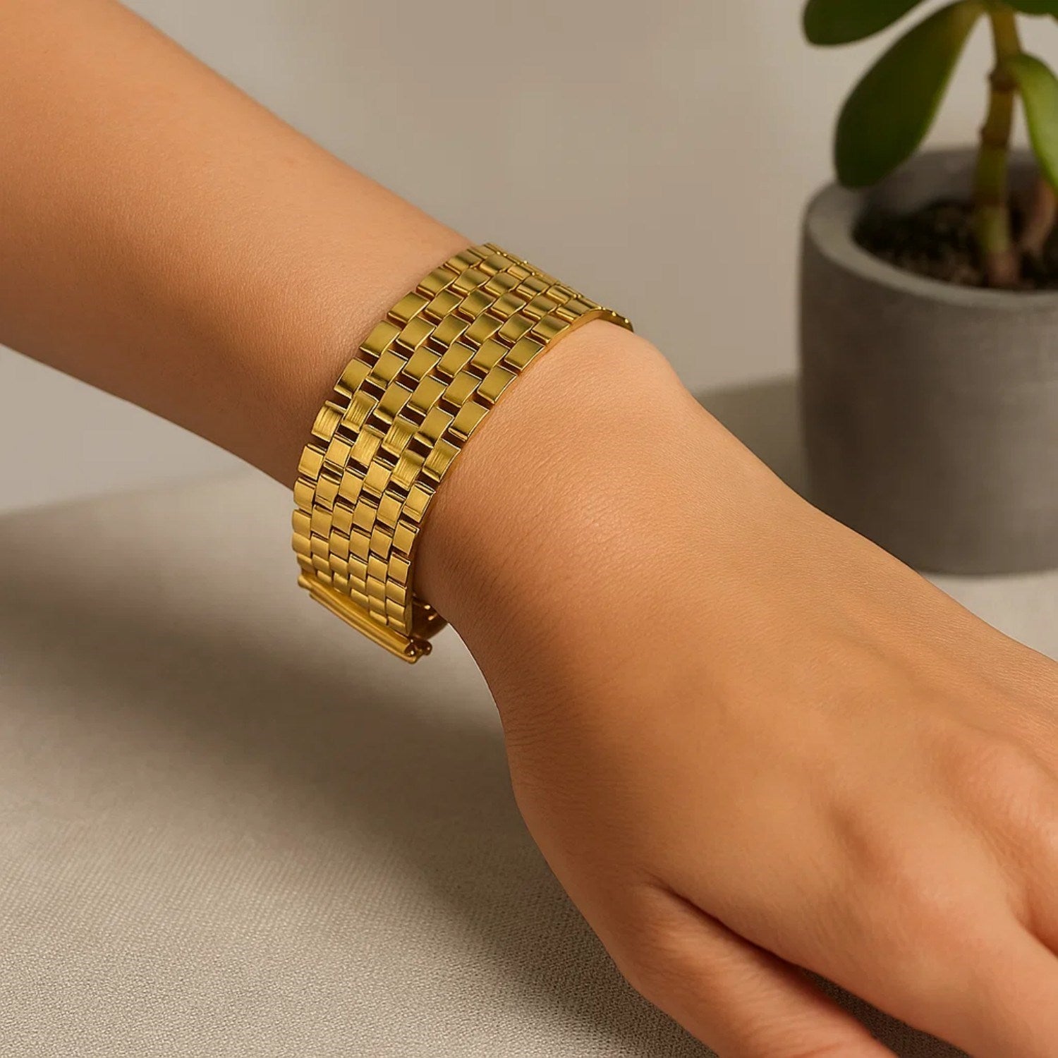 14k yellow gold large cobblestone link bracelet with modern design and elegant finish, perfect for luxury styling.