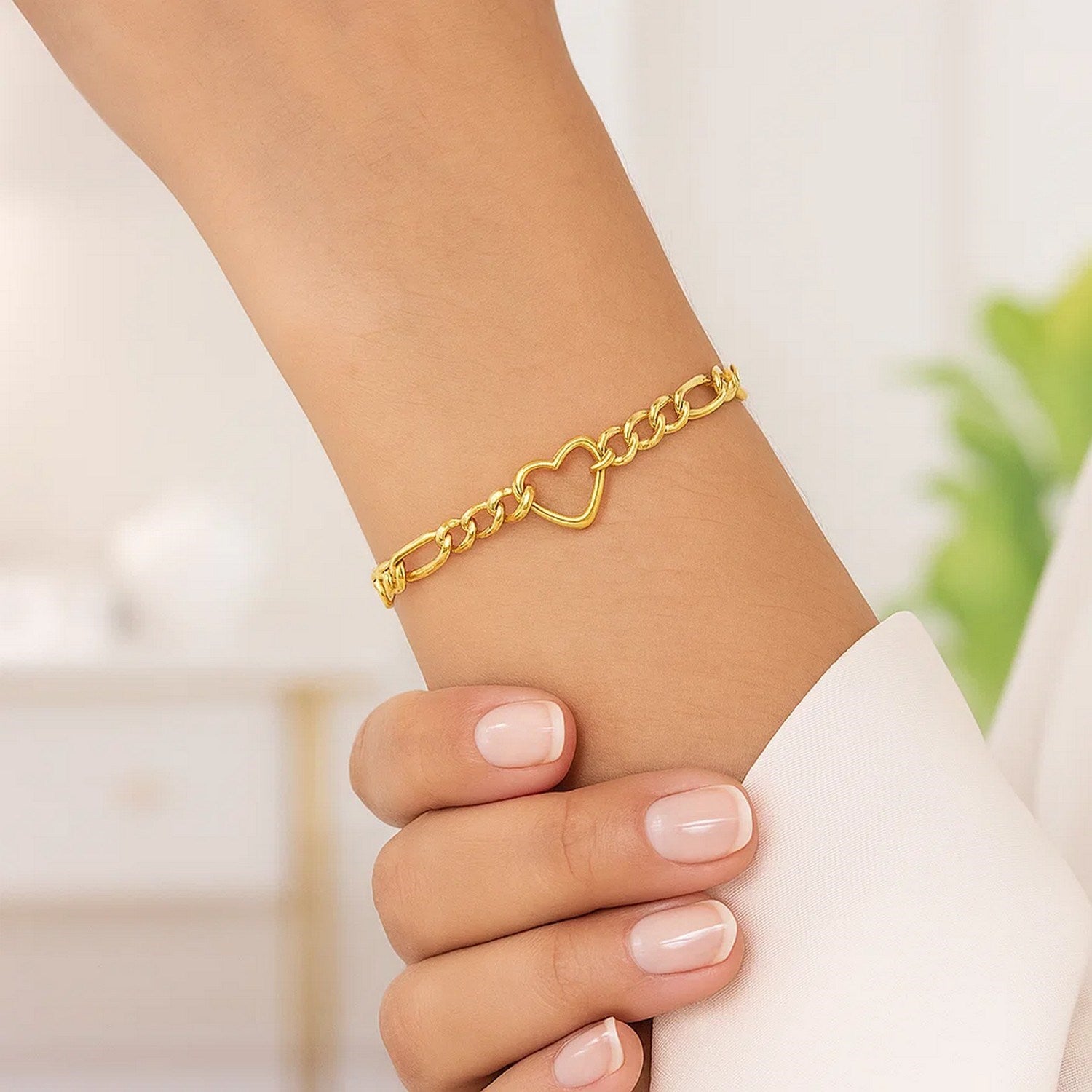 14k yellow gold Figaro chain bracelet with heart detail, contemporary design, 7 inches long and 4.50 mm wide links.