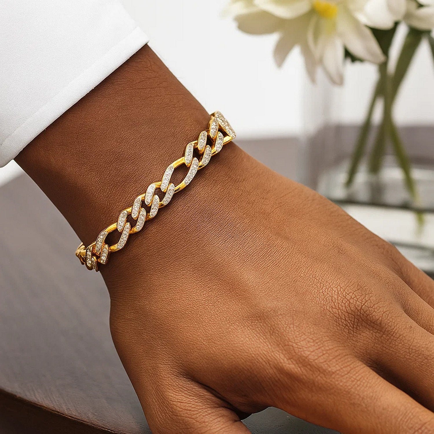 14k yellow gold modern Figaro bracelet with high polish and elegant stud-link design, 9.50 mm wide.