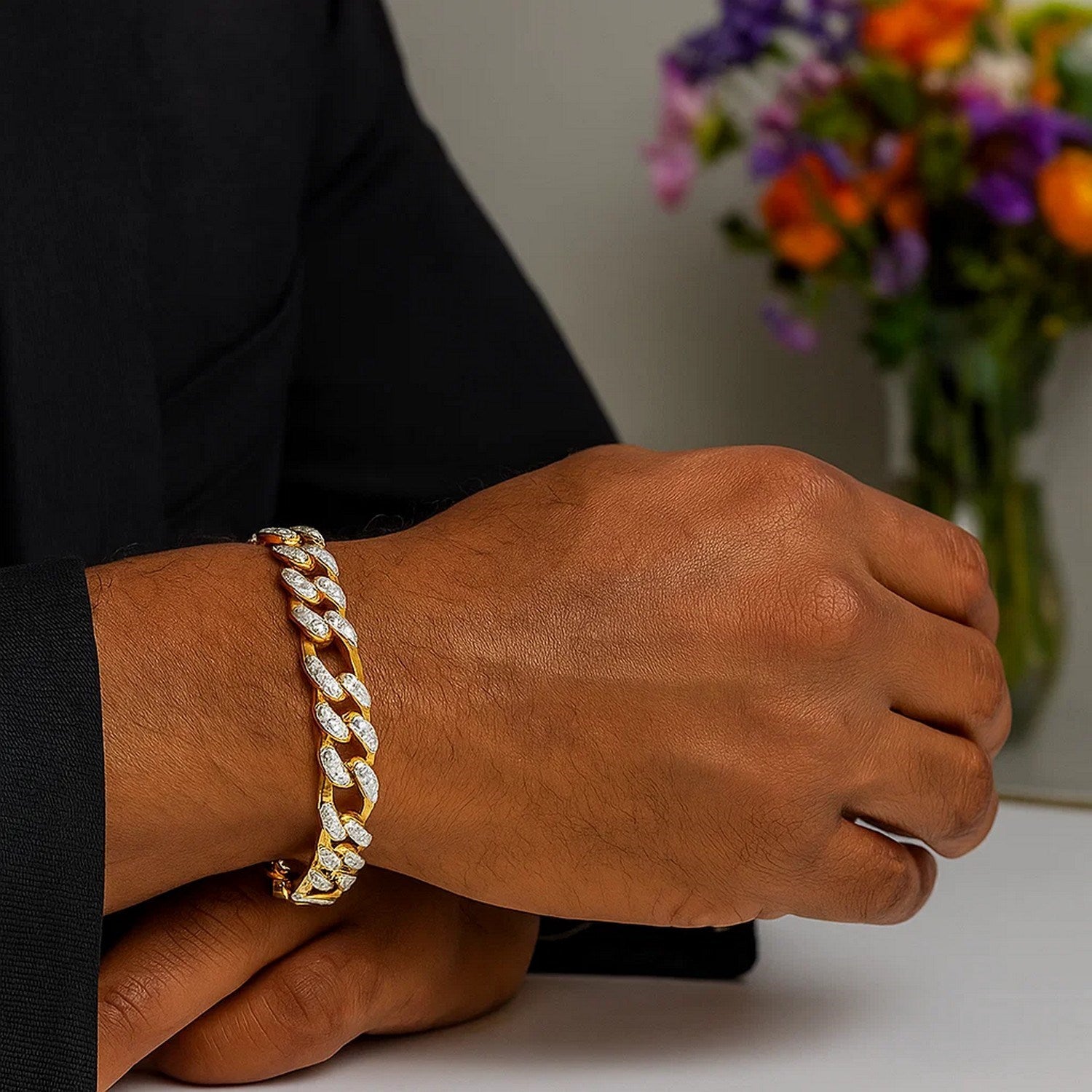 14k yellow gold modern Figaro bracelet with polished links and stud design, showcasing luxury craftsmanship.