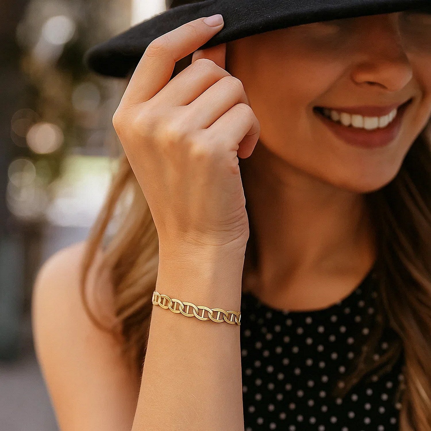 10k yellow gold mariner link bracelet featuring modern design and luxurious 14k gold craftsmanship.
