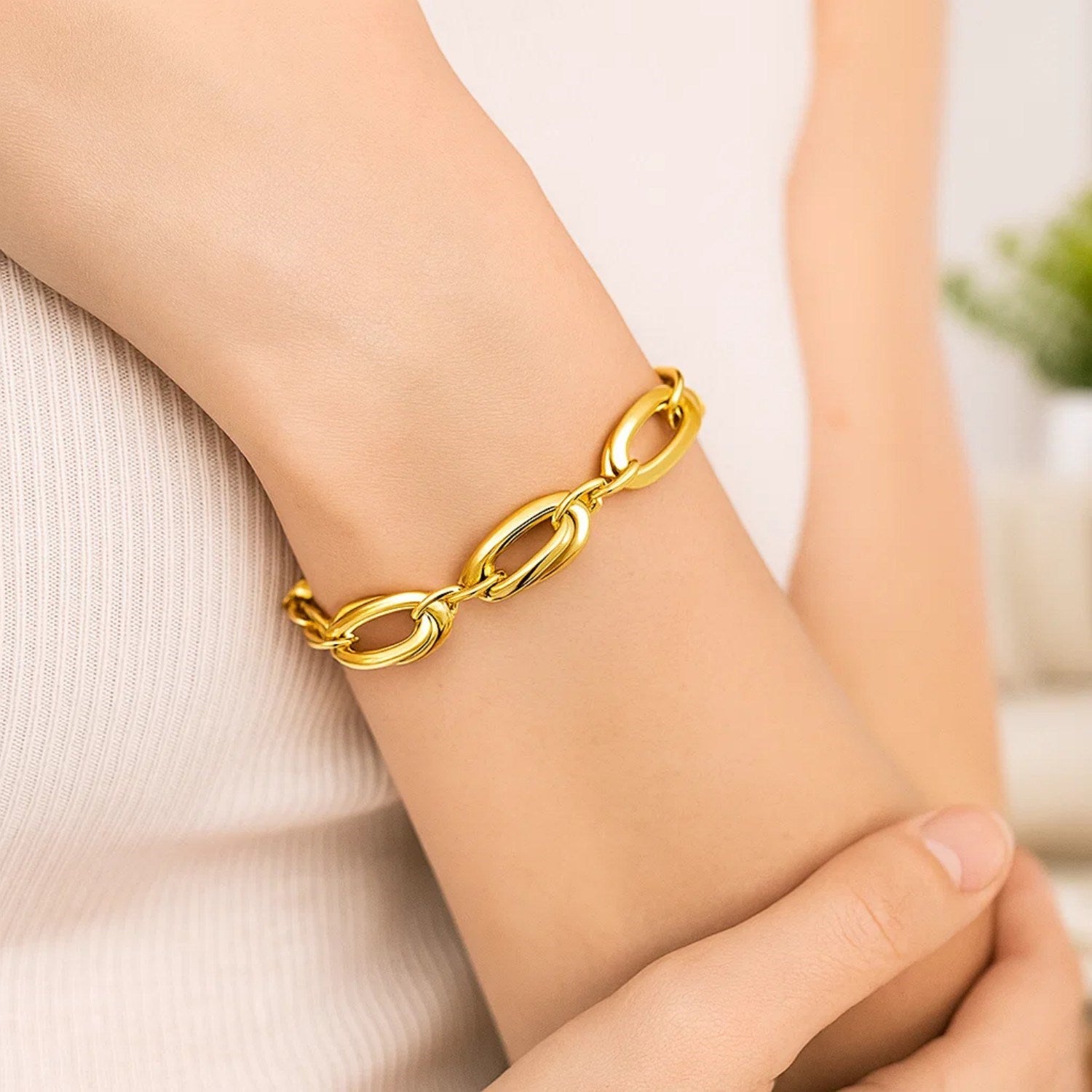 14k yellow gold bracelet featuring long double oval links in a classic design, perfect for elegant layering.