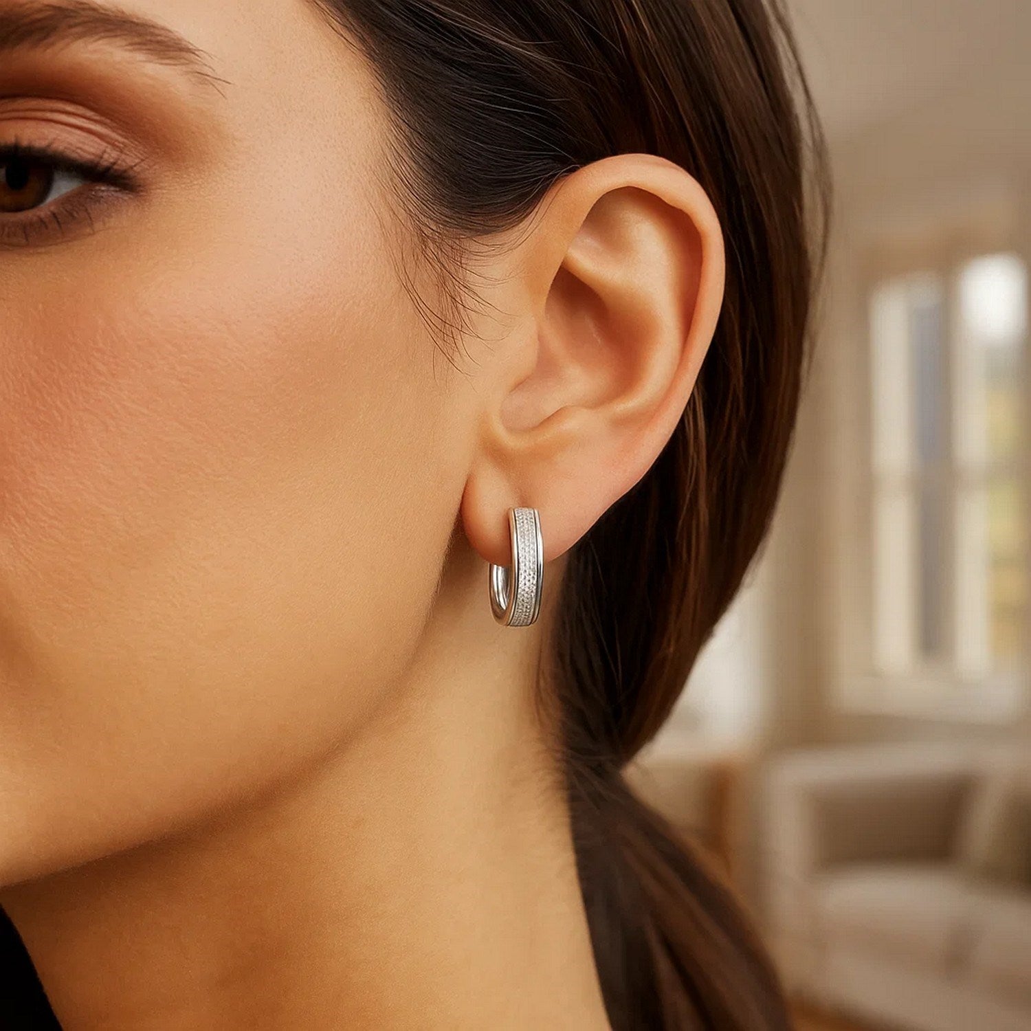 14k white gold modern oval hoop earrings featuring a stunning glitter center for a chic, luxurious look.