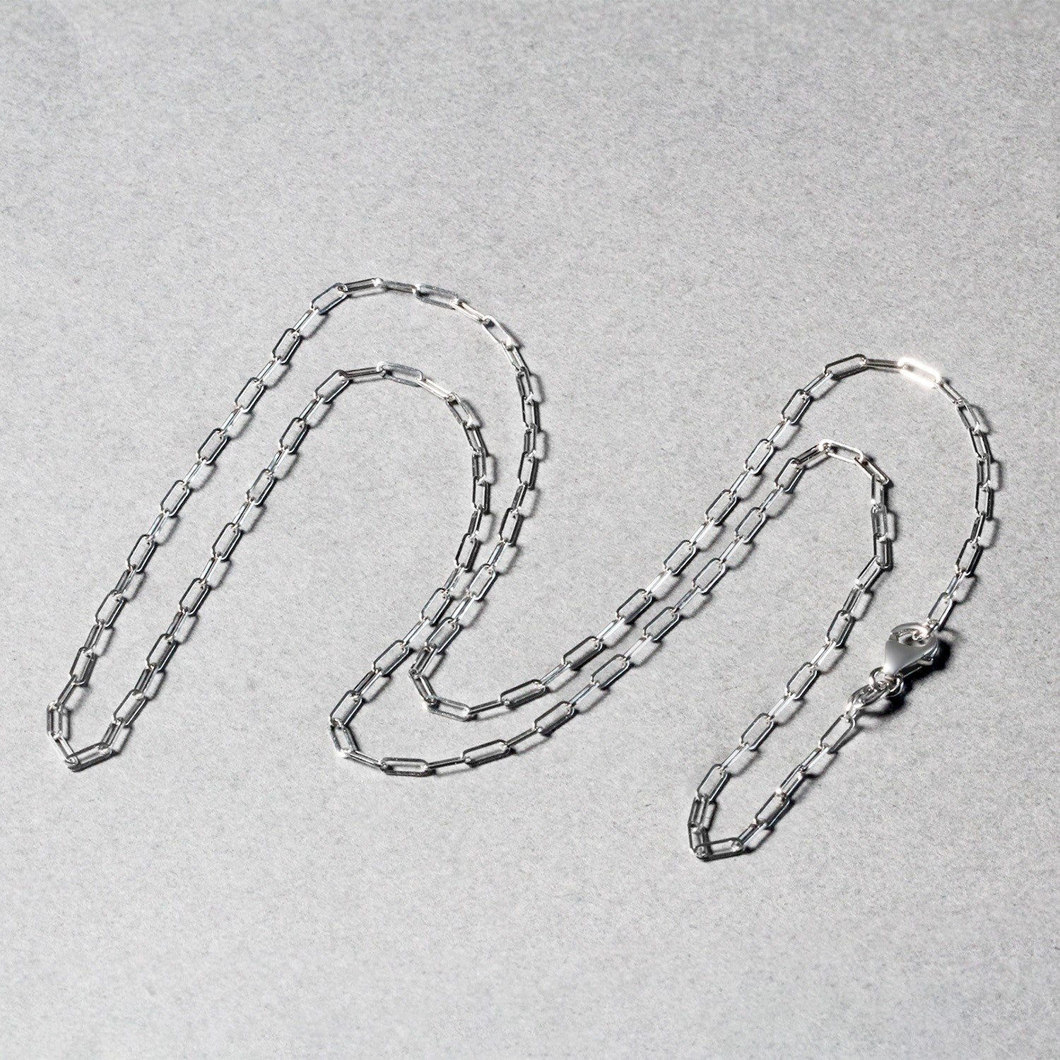 14k white gold fine paperclip chain with modern design, featuring sleek round links for an elegant look.