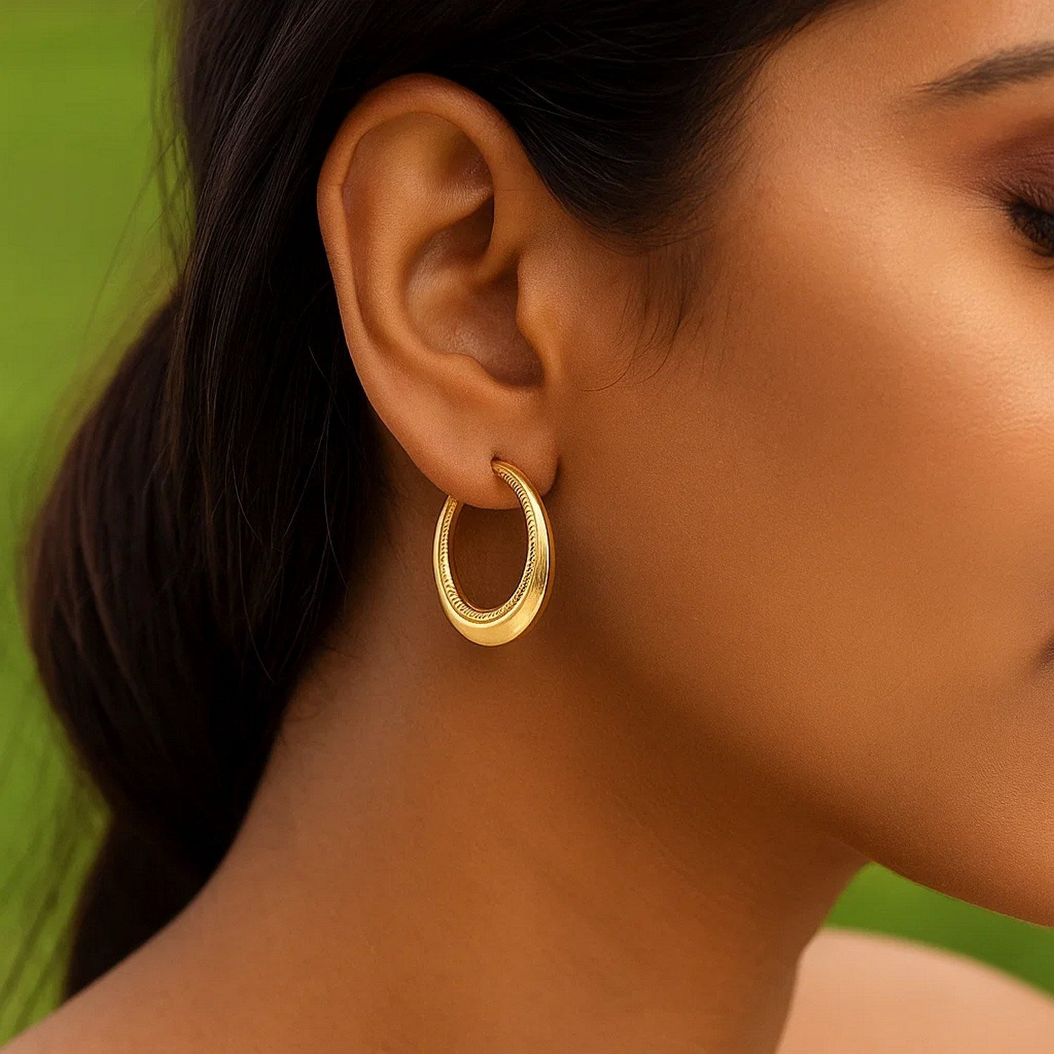 Elegant 14k yellow gold round hoop earrings featuring a refined rope texture for a luxurious touch.