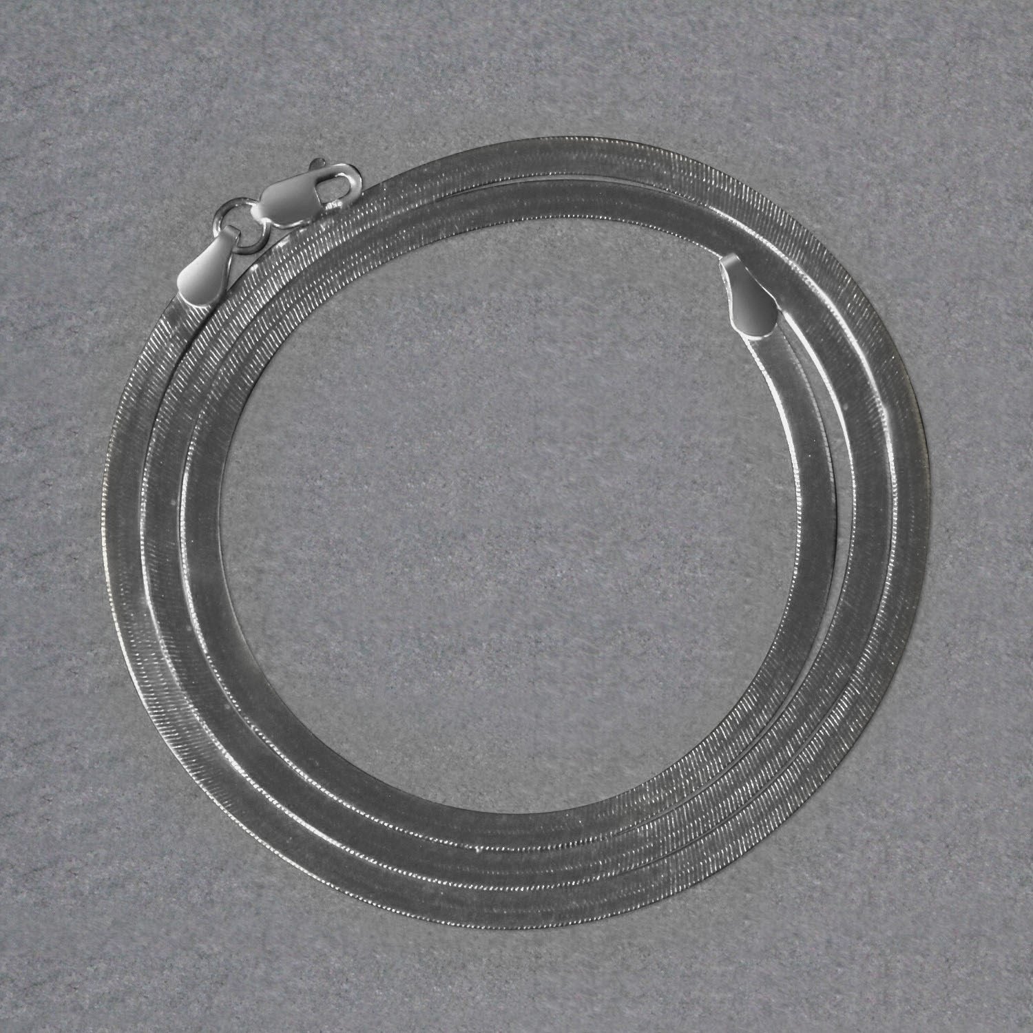 14k white gold super flex herringbone chain, 2.80 mm, showcasing a classic round design for timeless elegance.