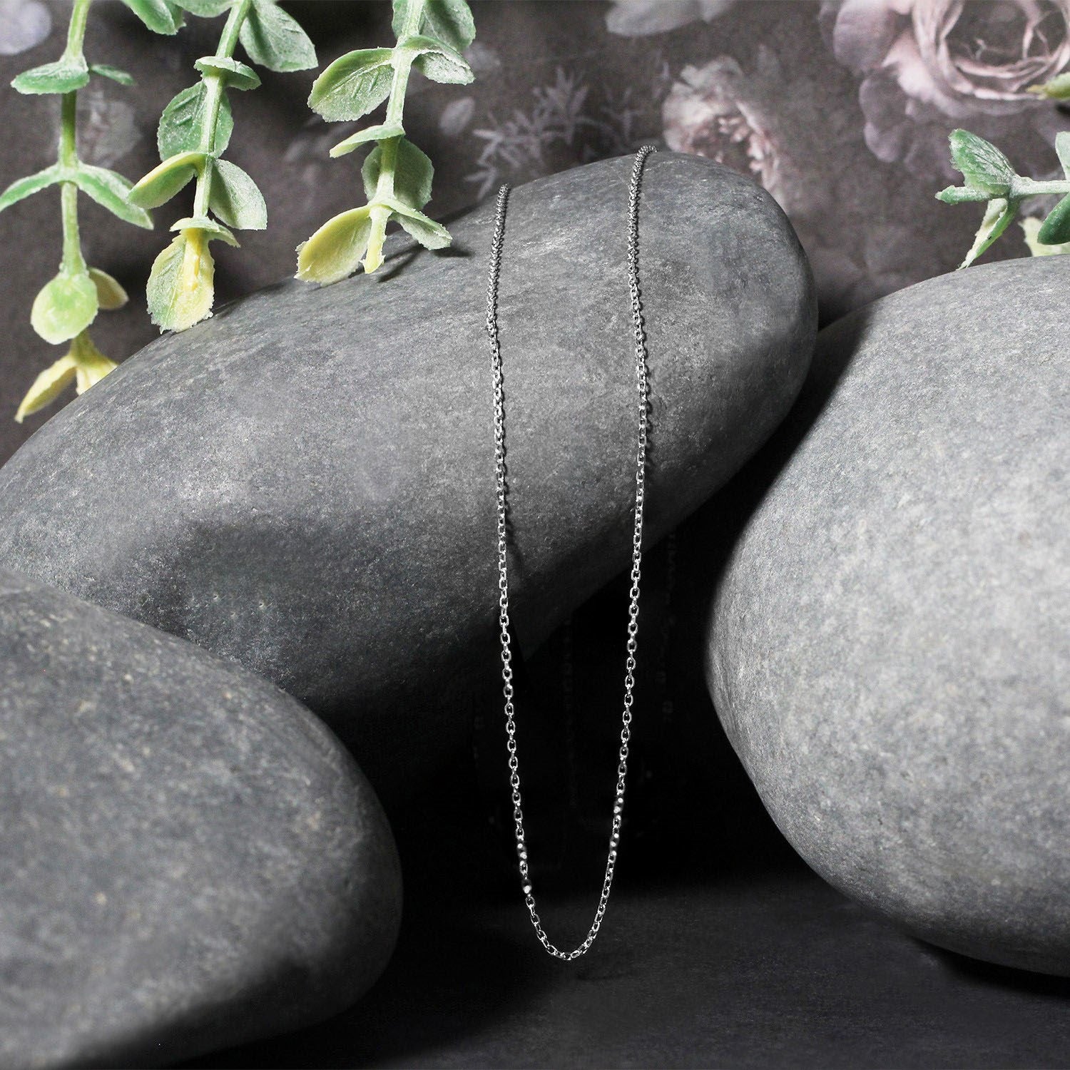 18k white gold diamond cut cable link chain, contemporary design, featuring elegant interlocking links, 0.80 mm thickness.