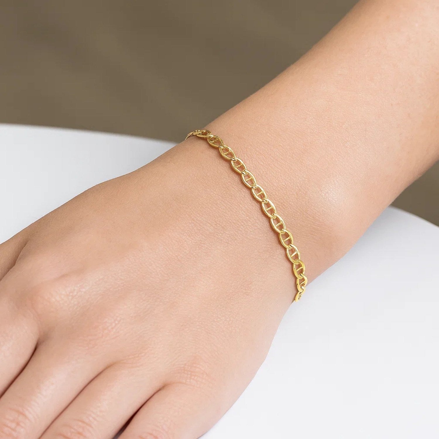 14k yellow gold mariner link bracelet featuring modern chain design, elegant and timeless for luxury jewelry lovers.