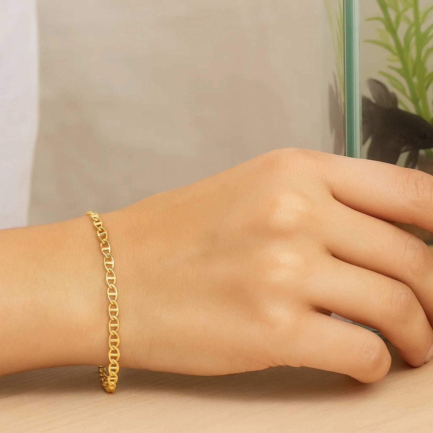 14k yellow gold mariner link bracelet featuring modern chain design, showcasing elegance and luxury craftsmanship.