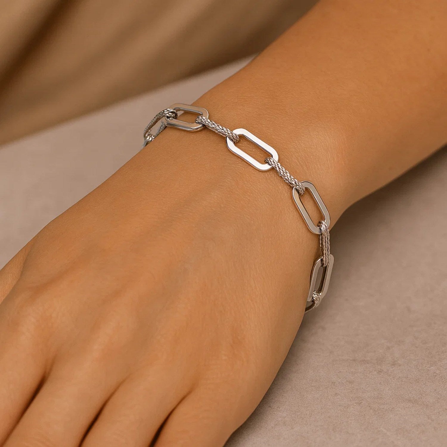 14k white gold diamante paperclip chain bracelet featuring modern links and exquisite shine, perfect for elegant styling.