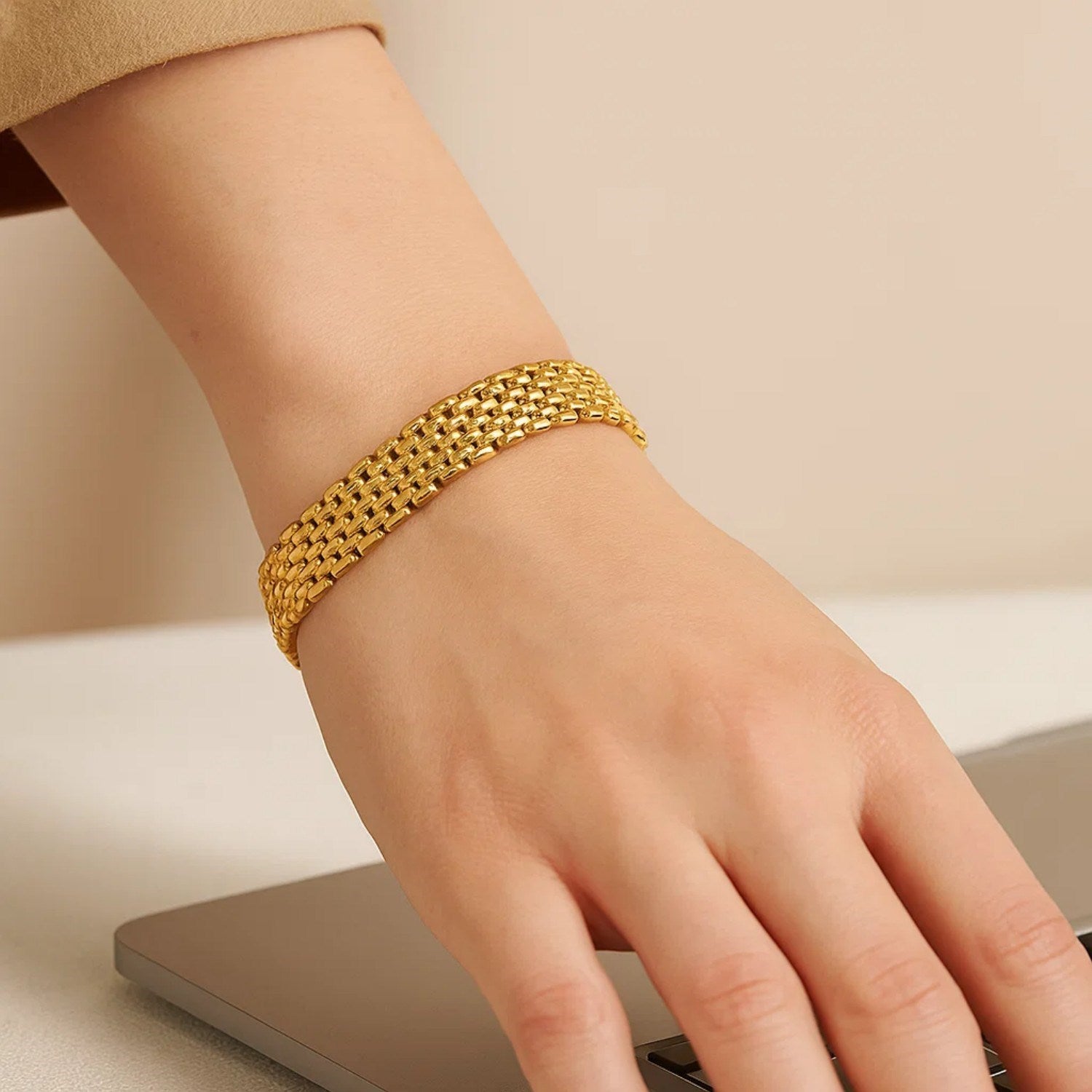 14k yellow gold flexible panther line bracelet, modern design with elegant links, showcasing luxury craftsmanship.