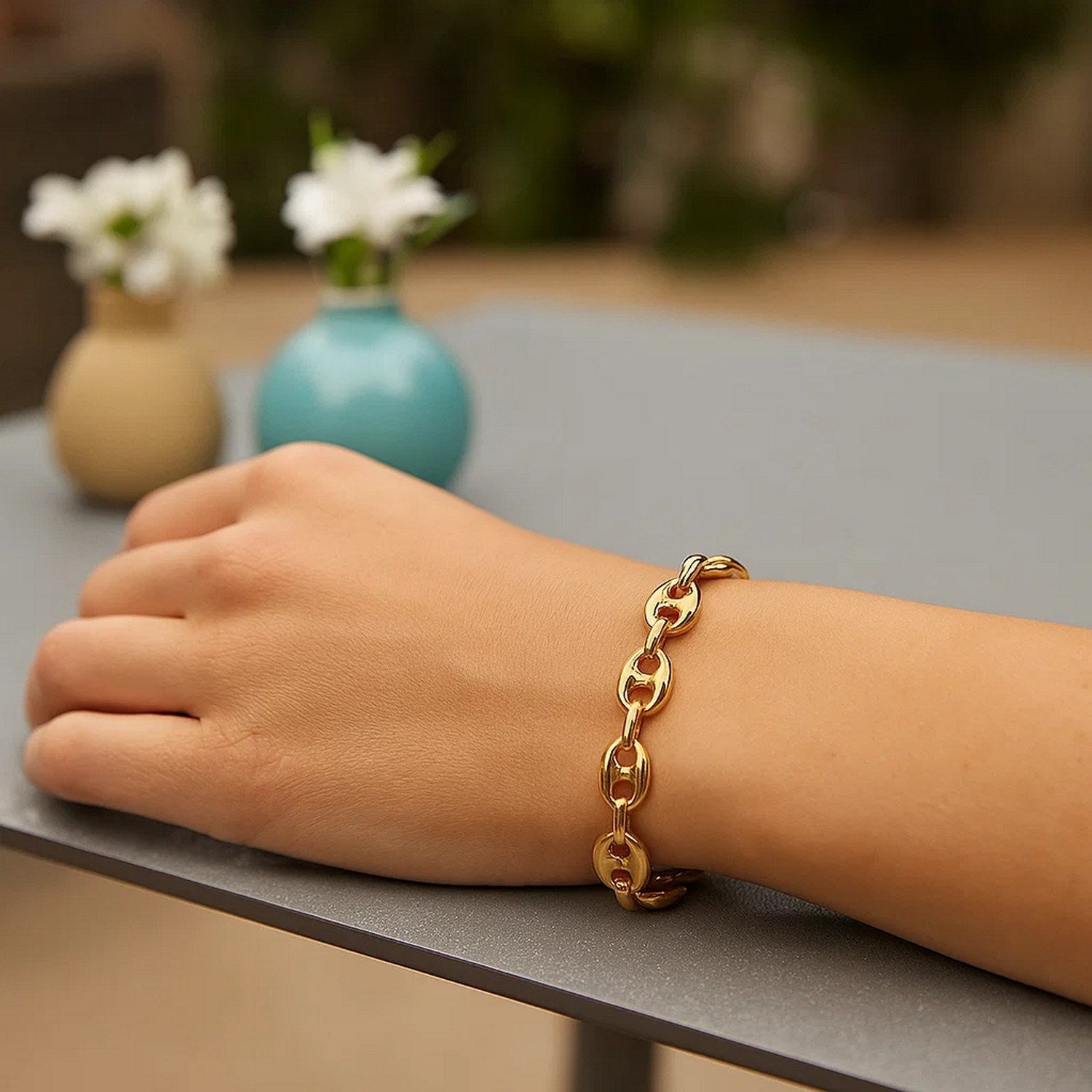 14k yellow gold modern puffed mariner link bracelet, 6.80 mm, showcasing a luxurious and contemporary design.