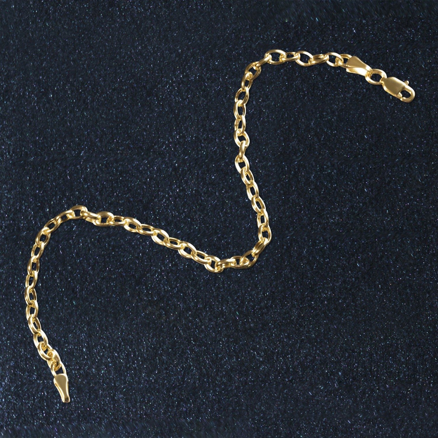 14k yellow gold oval rolo bracelet featuring a modern chain design, perfect for elegant layering or standalone wear.