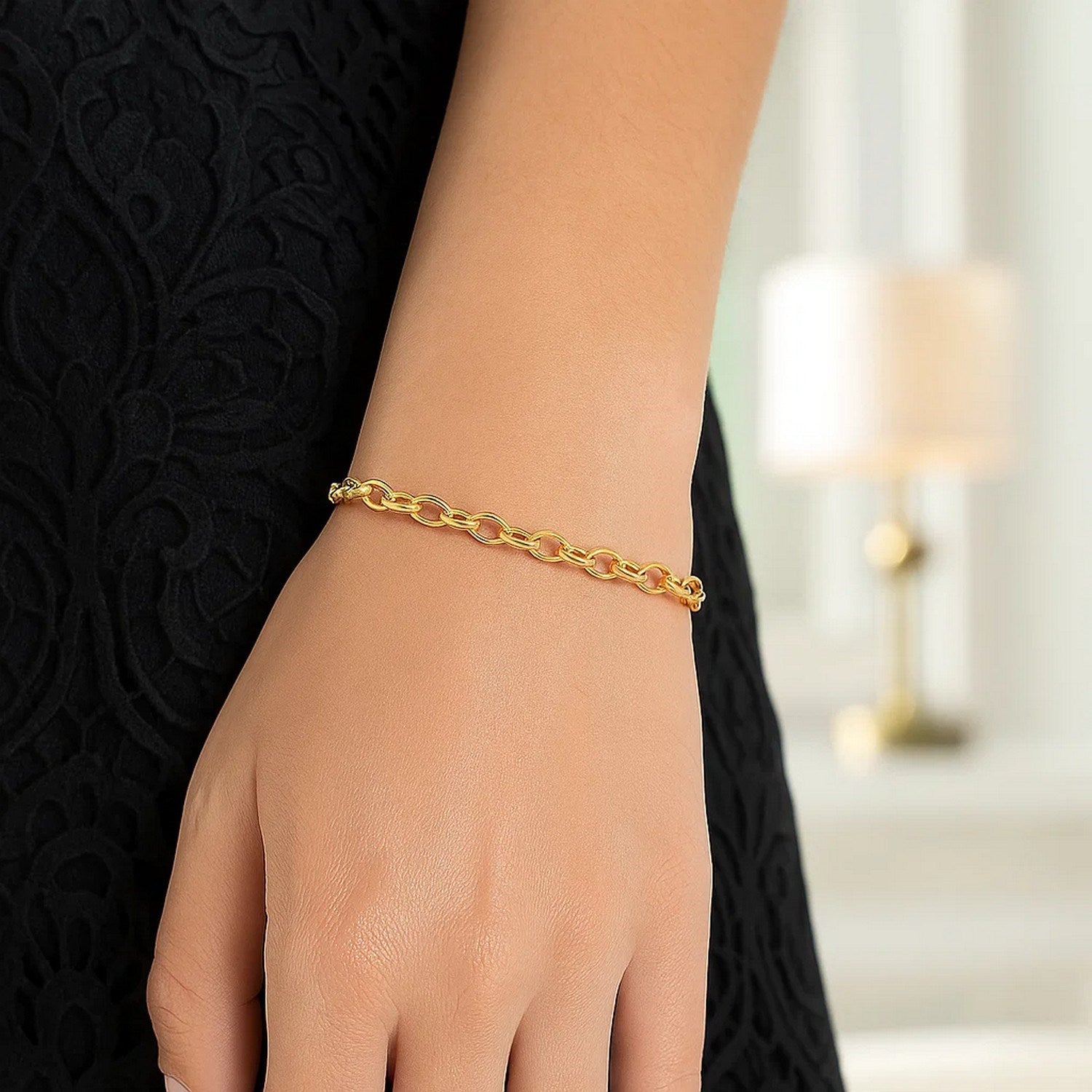 14k yellow gold oval rolo bracelet with modern chain design, showcasing elegance and timeless luxury.