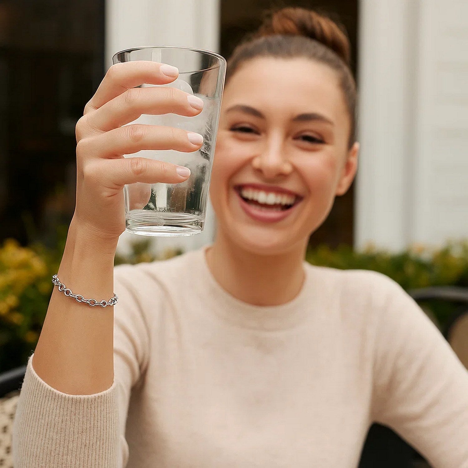 14k white gold oval rolo bracelet featuring classic design and elegant links, perfect for sophisticated styling.