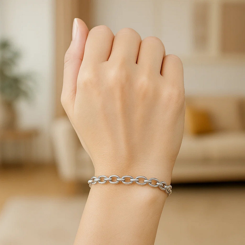 14k white gold oval rolo bracelet featuring classic design and elegant links, perfect for any luxury jewelry collection.