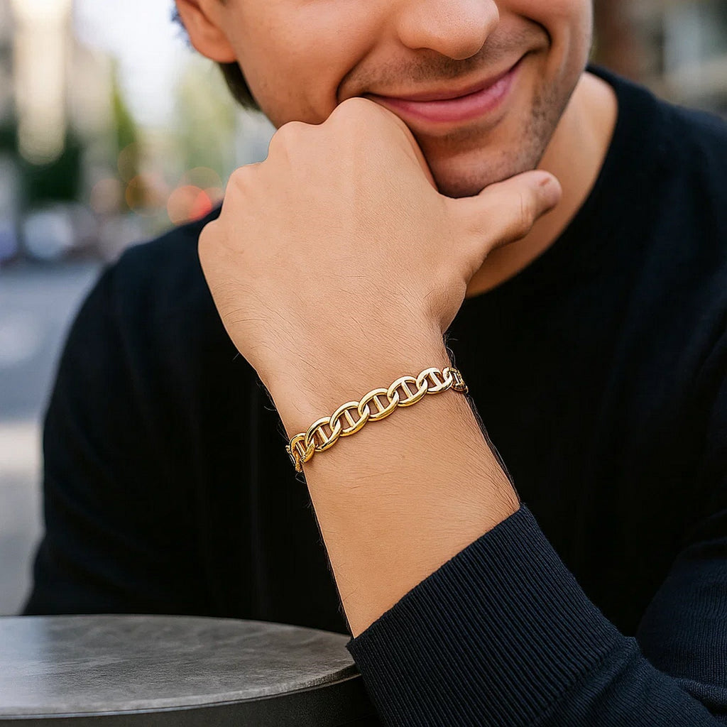 14k yellow gold mariner link bracelet, modern design with elegant interlocking links, perfect for luxury styling.