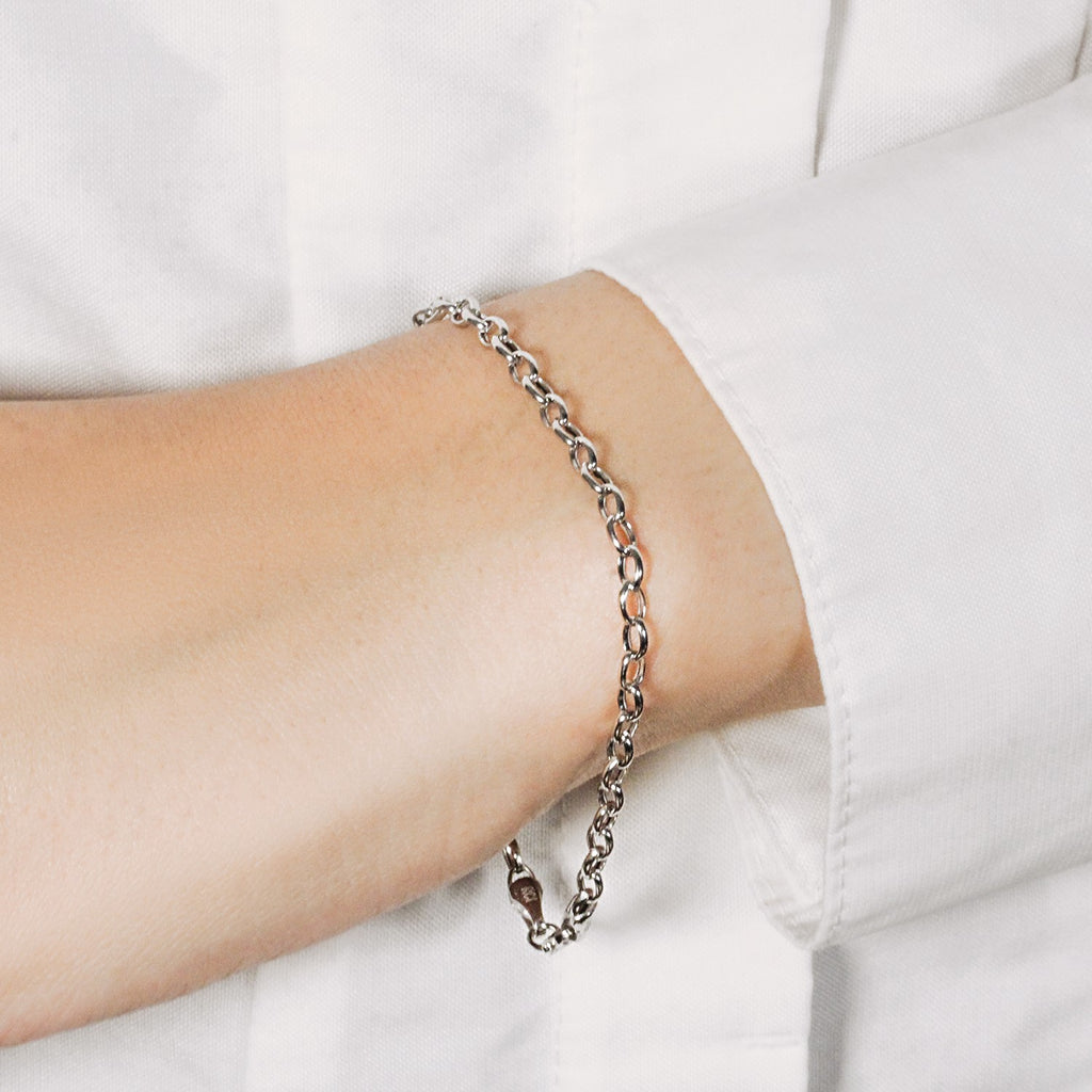 14k white gold oval rolo bracelet featuring modern link design, perfect for elegant layering or standalone wear.