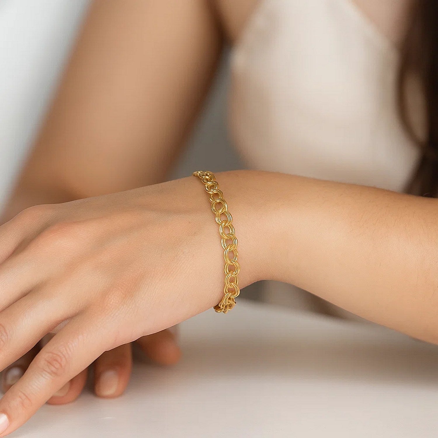 14k yellow gold lite charm bracelet featuring a modern design and luxurious 4.00 mm links for an elegant touch.