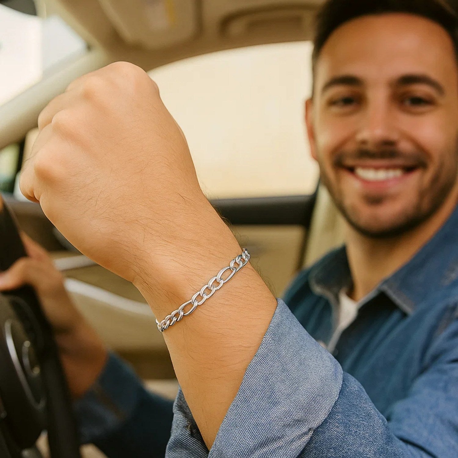 Elegant 14k white gold Figaro bracelet featuring a sleek chain design, perfect for luxury jewelry enthusiasts.