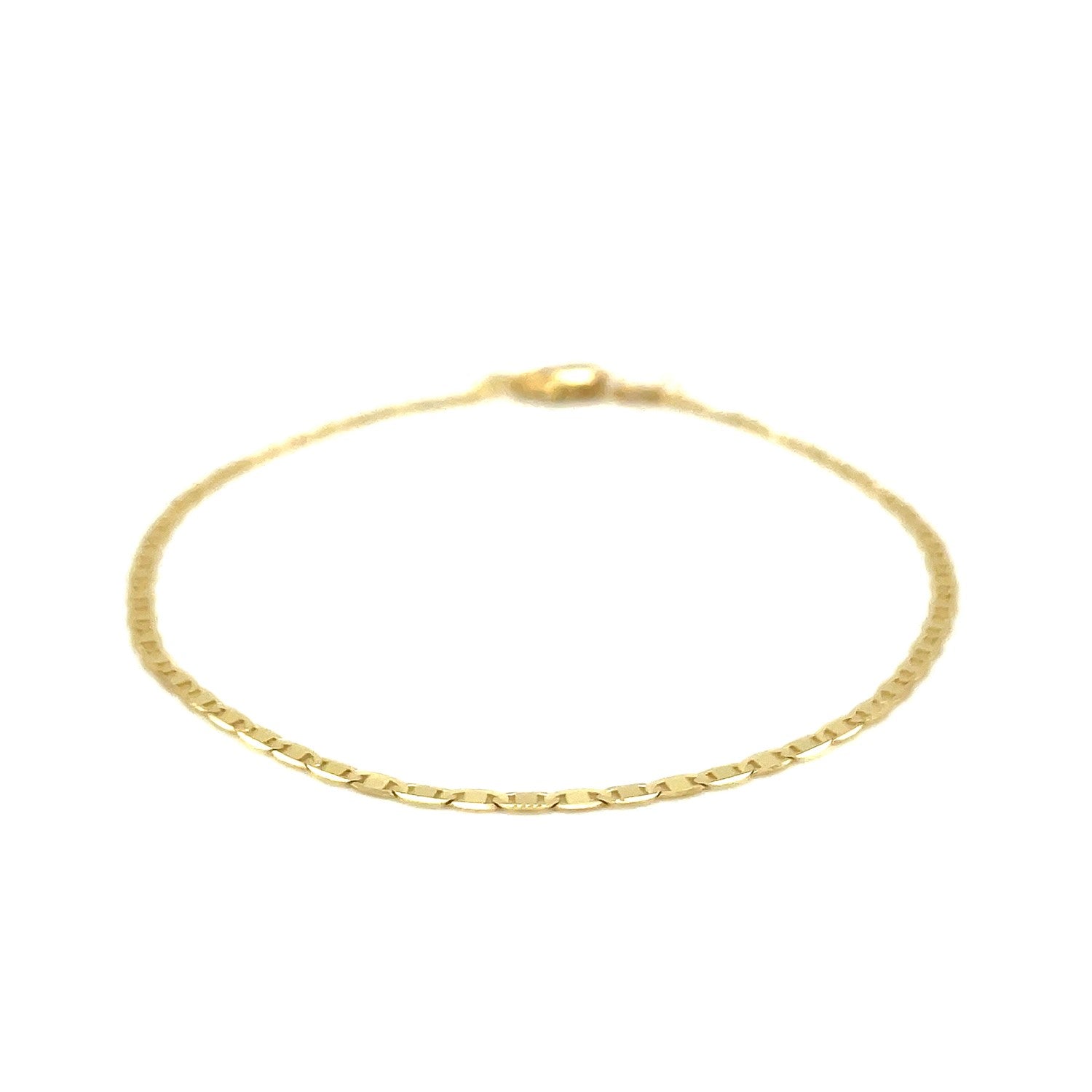 10k yellow gold mariner link anklet featuring a modern chain design, perfect for elegant everyday wear.