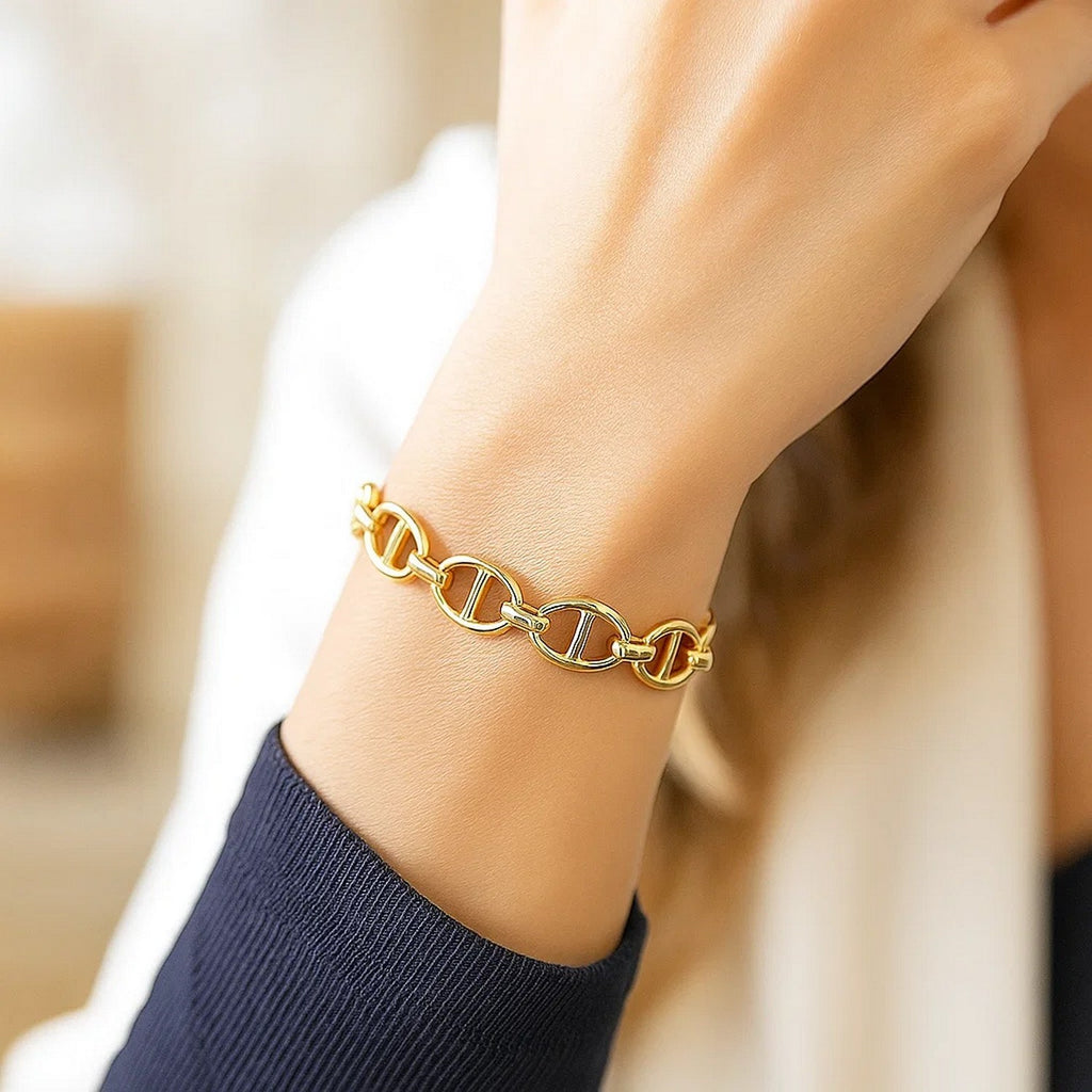 14k yellow gold high polish mariner link bracelet, elegantly designed with a luxurious shine and refined craftsmanship.