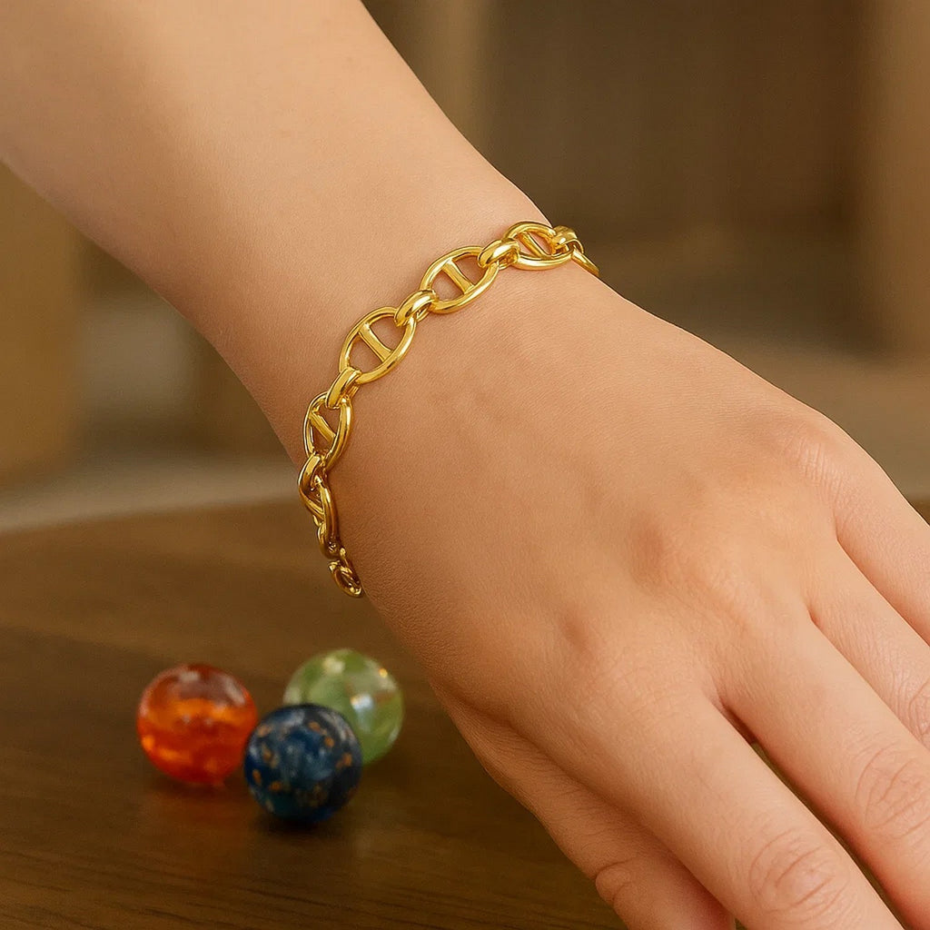 14k yellow gold high polish mariner link bracelet, elegant design with 8.80 mm links for a luxurious touch.