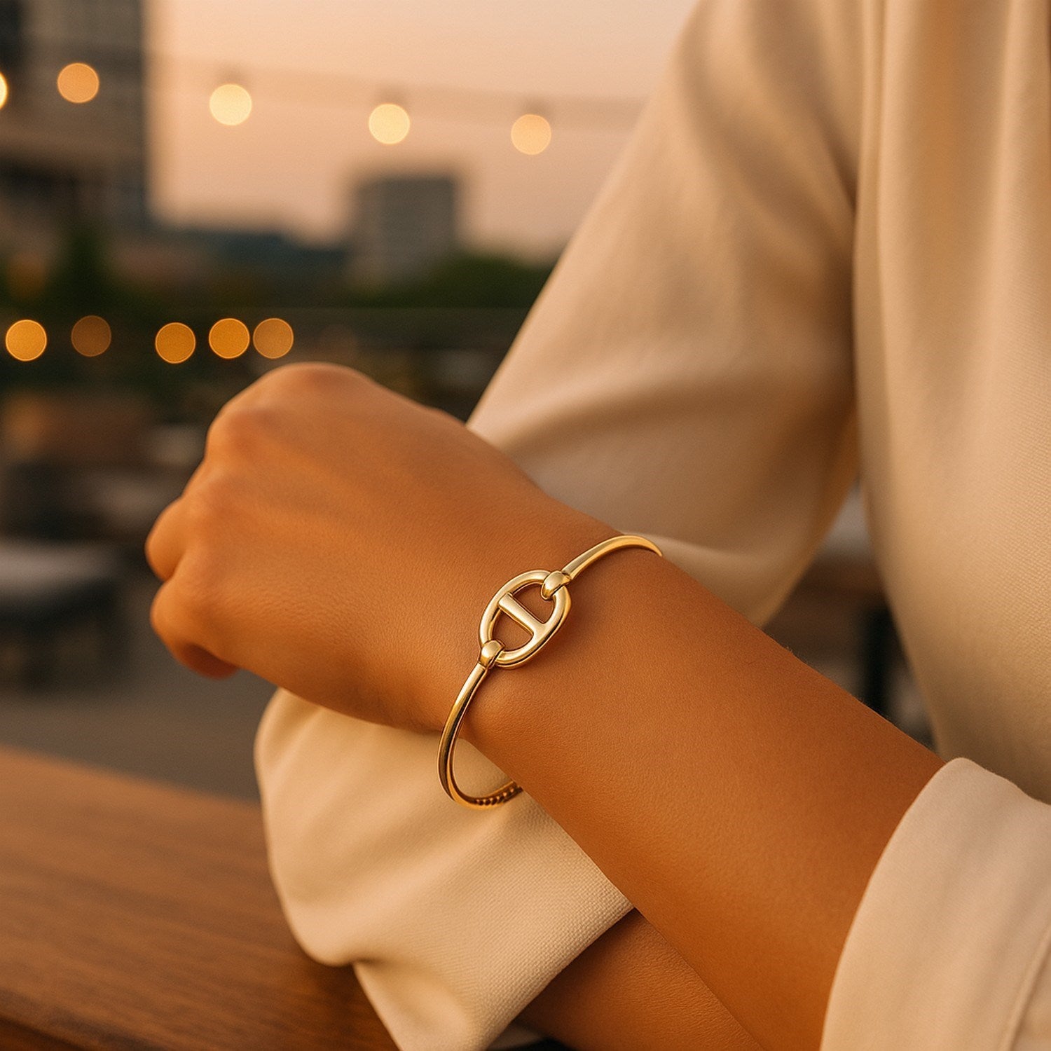 14k yellow gold contemporary single mariner link bangle with a sleek, elegant design and polished finish.