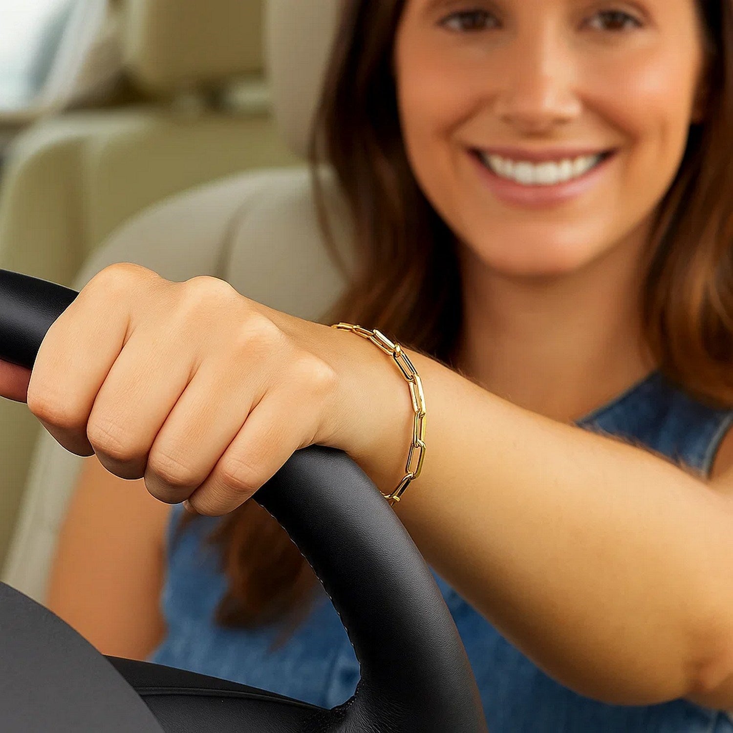 14k yellow gold bold paperclip chain bracelet featuring modern design and elegant round links, perfect for luxury styling.