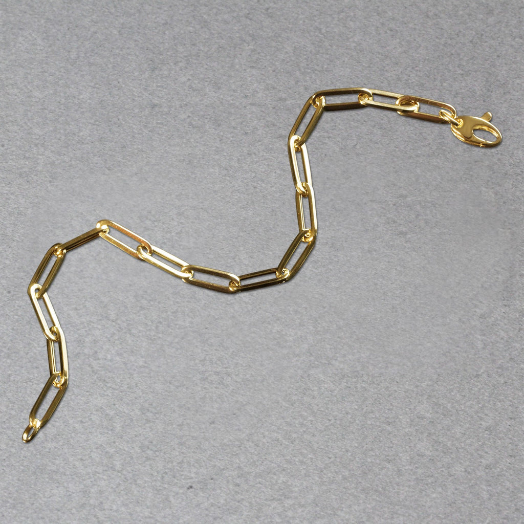 14k yellow gold bold paperclip chain bracelet featuring a modern design with elegant round links.