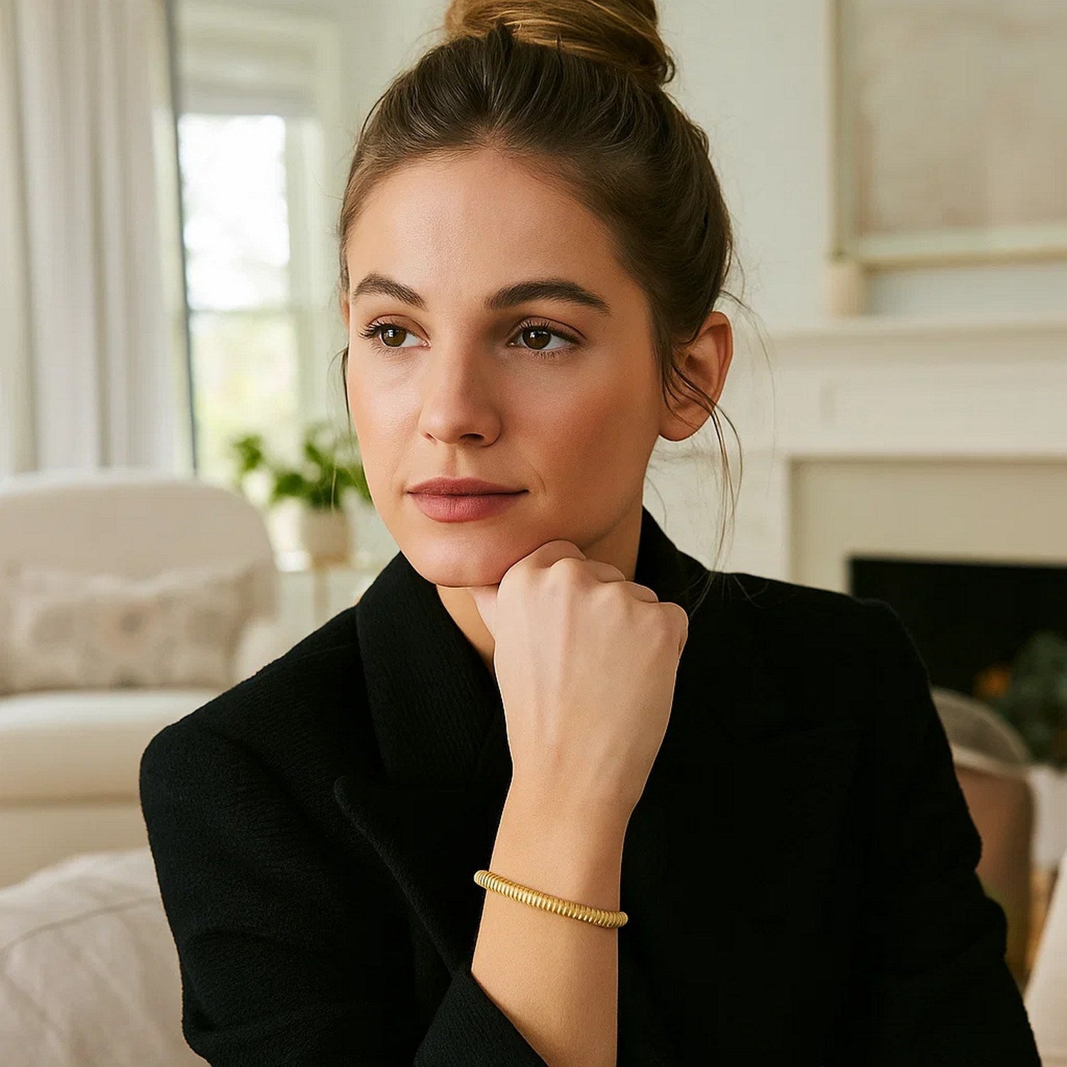 Contemporary 14k yellow gold Tubogas bracelet with elegant round links, showcasing timeless luxury and craftsmanship.
