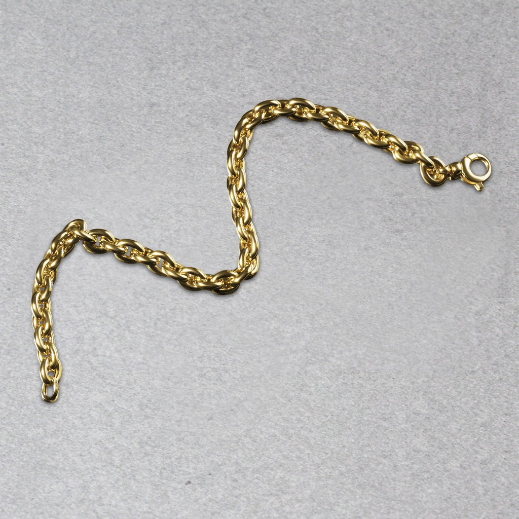 14k yellow gold polished oval link bracelet, elegant design with lustrous finish, perfect for sophisticated styling.