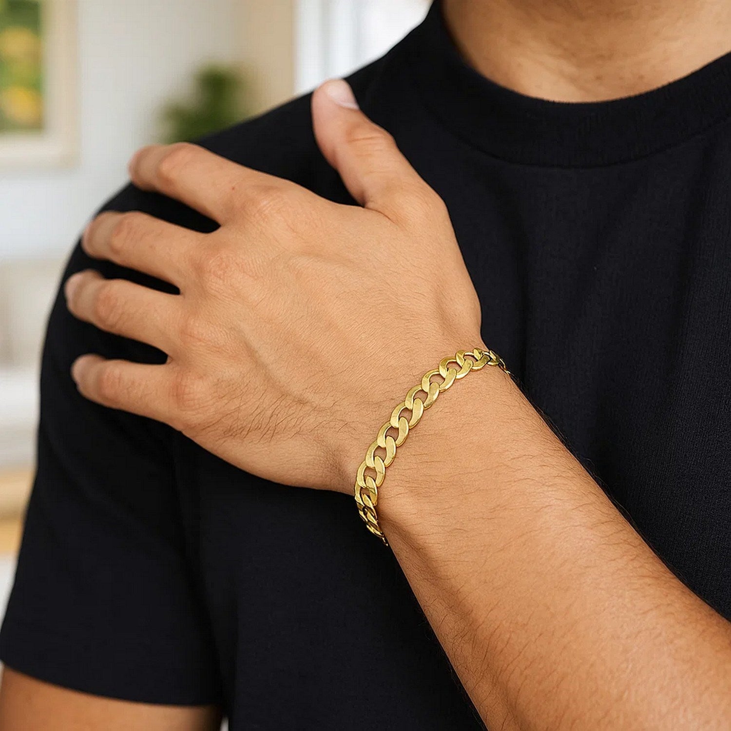 14k yellow gold curb bracelet with contemporary chain links, showcasing elegance and timeless luxury.