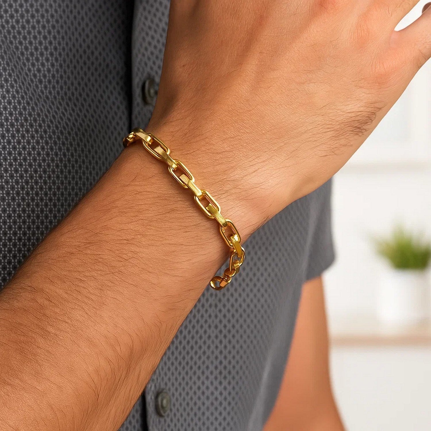 14k yellow gold modern fancy oval box link bracelet showcasing exquisite craftsmanship and timeless elegance.