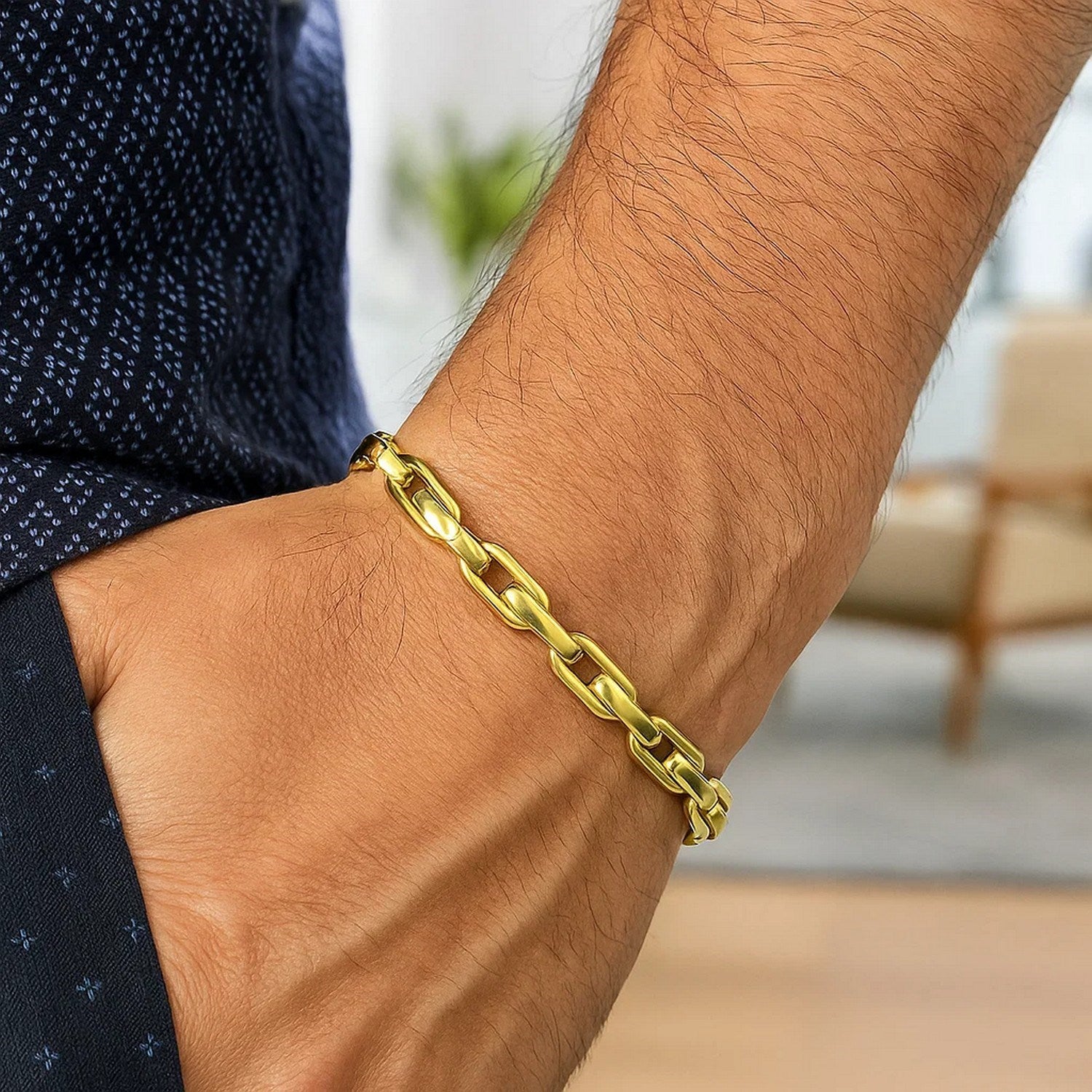 14k yellow gold modern oval box link bracelet showcasing elegant craftsmanship and luxurious shine.