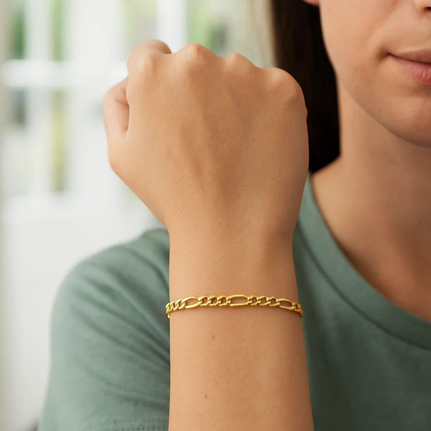 Contemporary 10k yellow gold Figaro bracelet featuring elegant link design, perfect for luxury jewelry lovers.