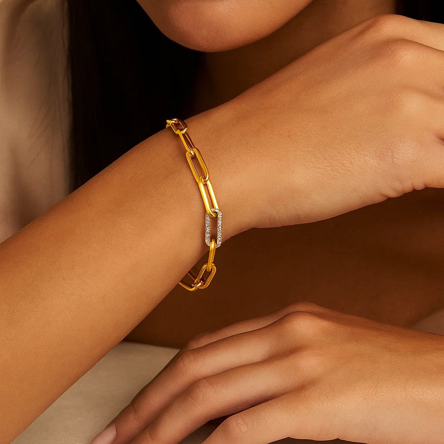 14k yellow gold paperclip chain bracelet featuring a diamond link, showcasing modern elegance and luxury craftsmanship.