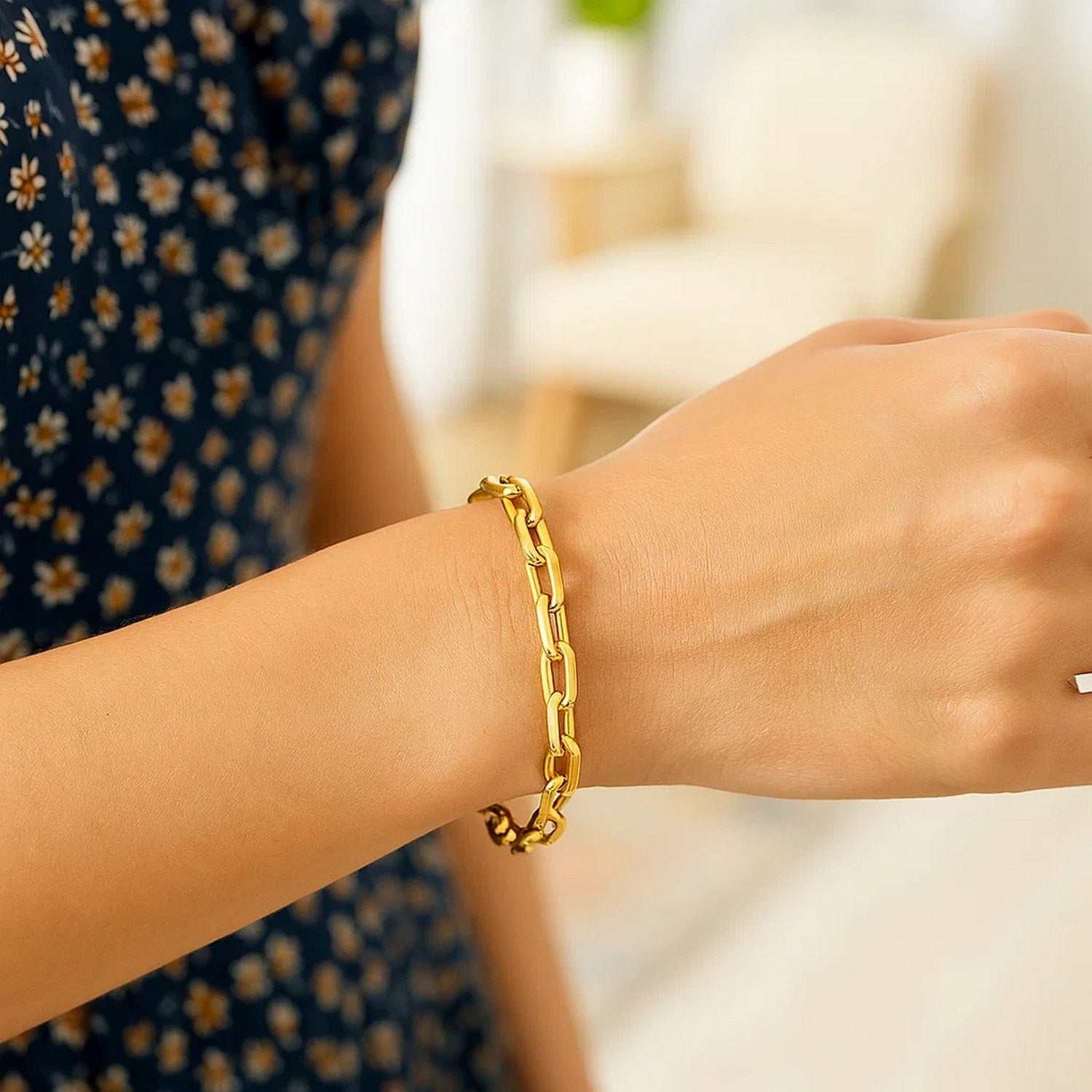 14k yellow gold modern paperclip chain bracelet, 7 1/2 inches, featuring elegant link design and luxurious shine.