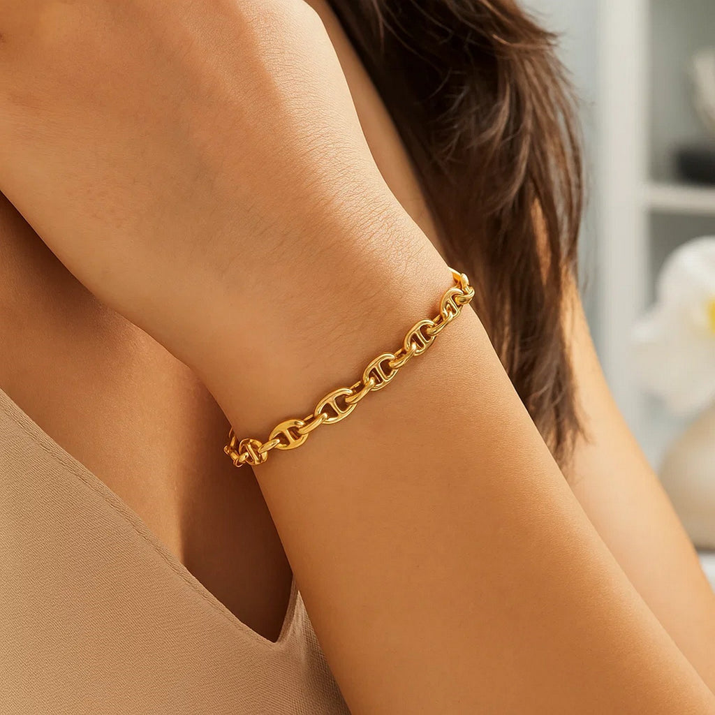 14k yellow gold high polish mariner link bracelet, modern design with elegant shine, perfect for luxury jewelry lovers.