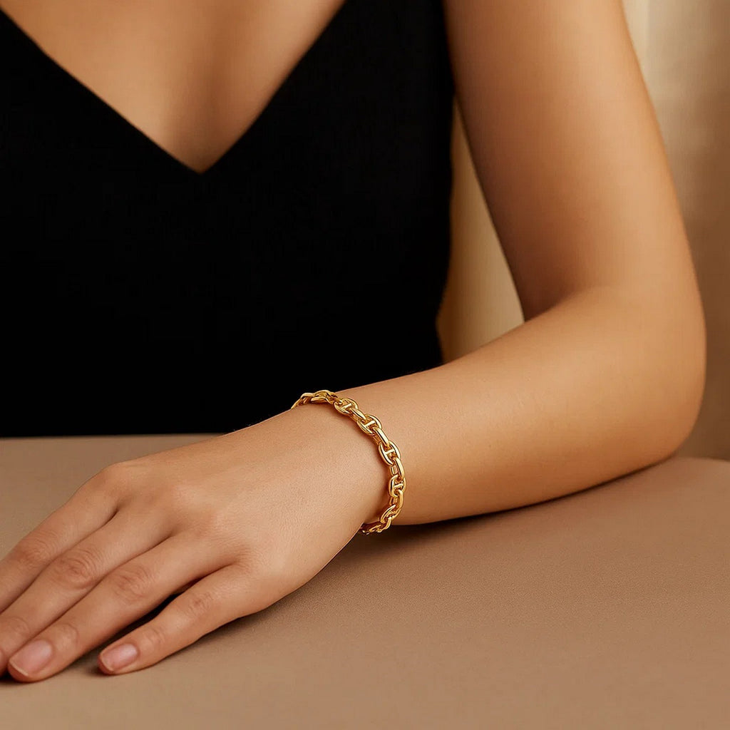 14k yellow gold high polish mariner link bracelet, modern design with elegant shine and luxurious appeal.