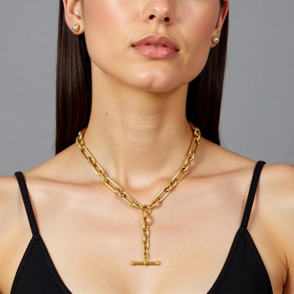 14k yellow gold toggle necklace featuring an alternating chain design, embodying modern elegance and luxury.